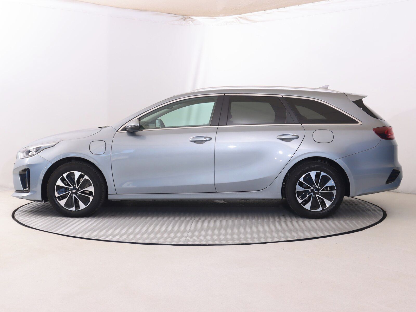 Kia Cee´d, 1.6 GDI plug-in, Gold, Automat - fotka 3