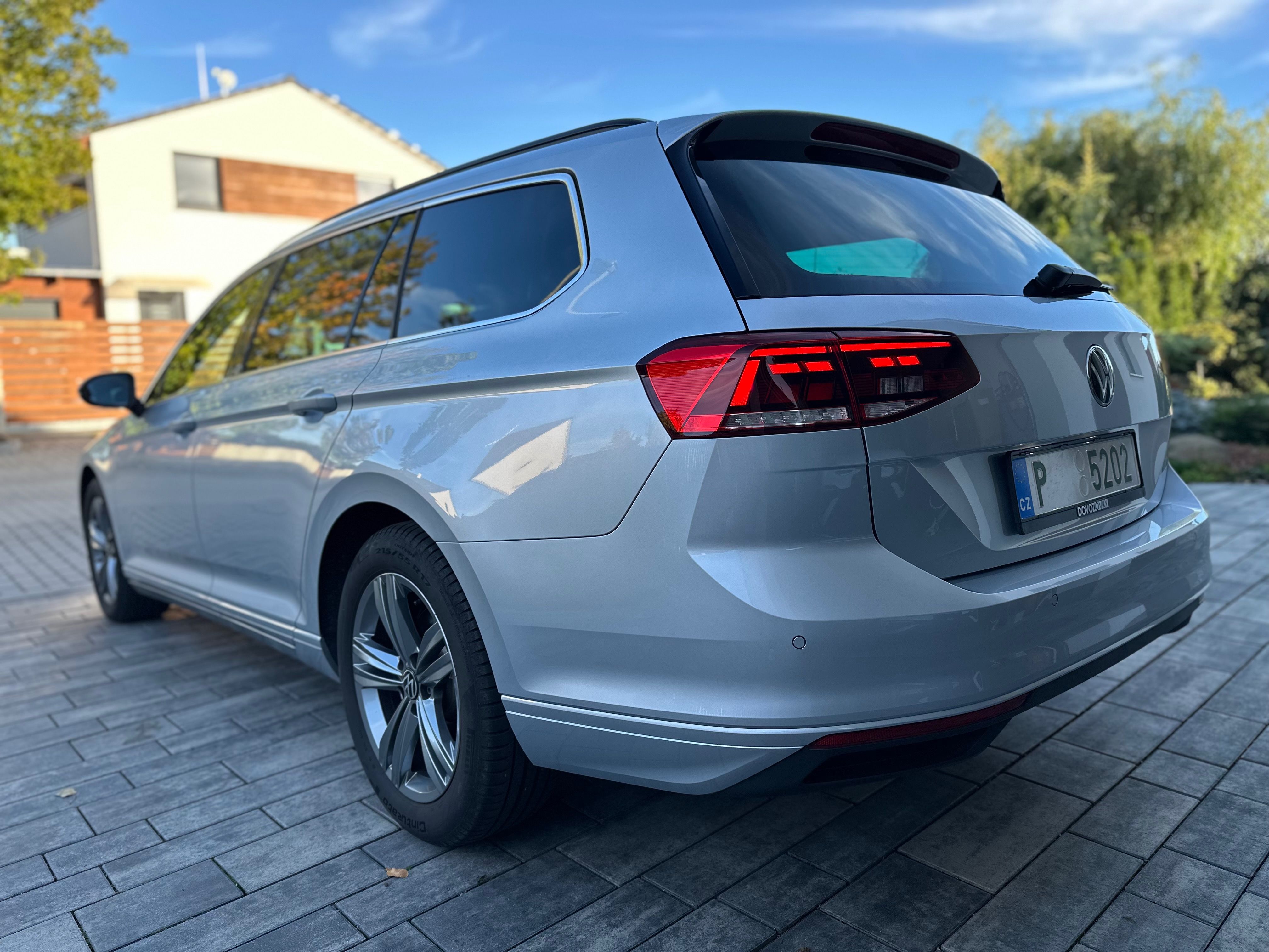 Volkswagen Passat, FullLED, černá stropnice 110KW - fotka 4