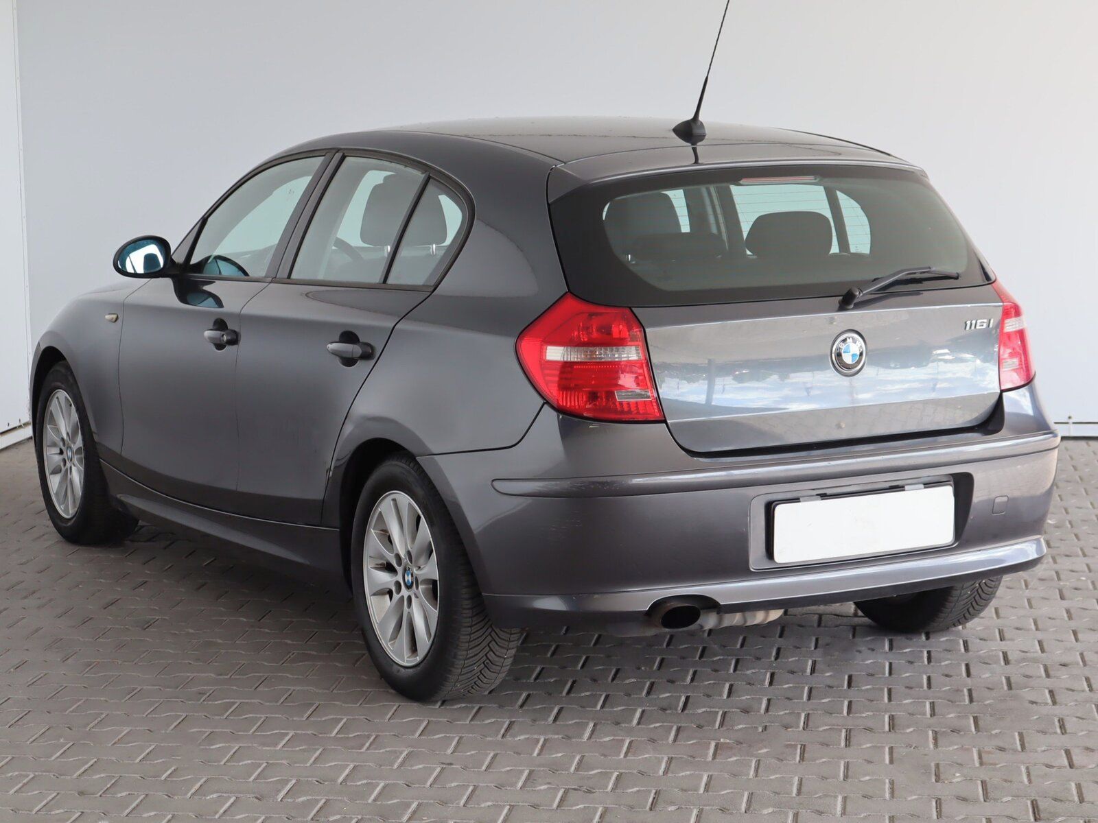 BMW Řada 1, 116i, oblíbený vůz - fotka 4