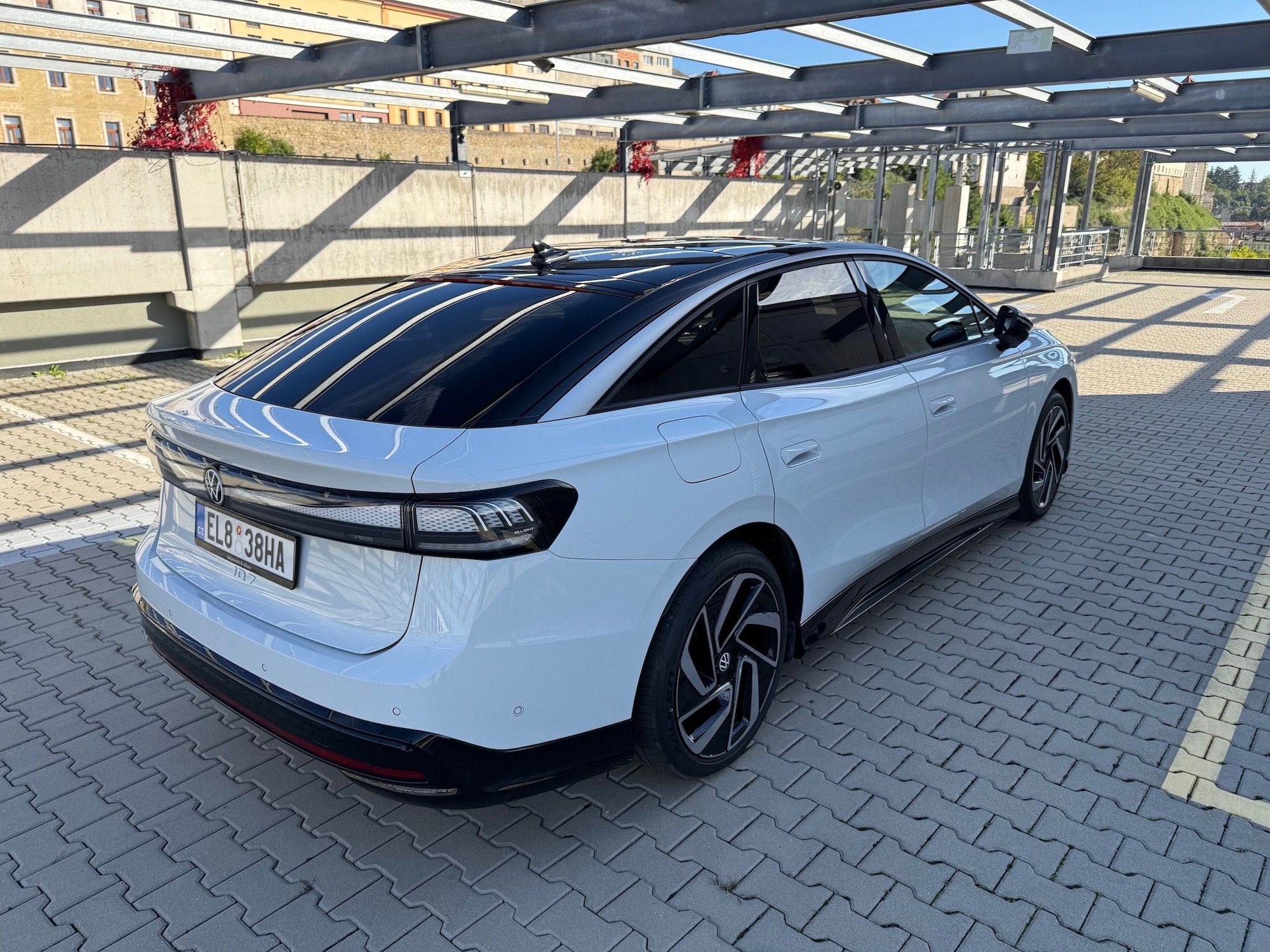Volkswagen ID.7, ID.7 Pro 210kW (77kWh) - fotka 3