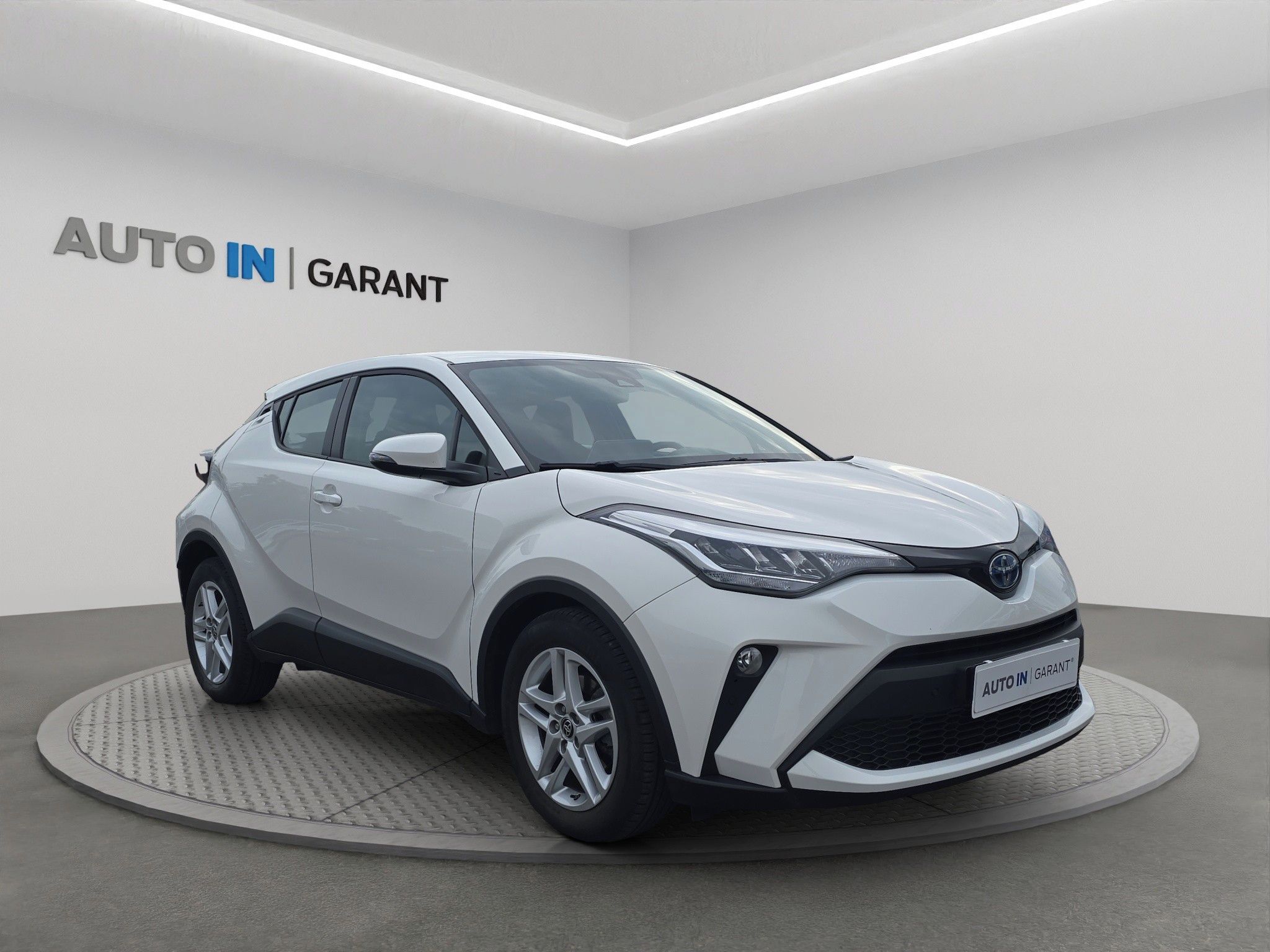 Toyota C-HR, 1.8 e-CTV 72kW, ČR, 1. Maj., S - fotka 3