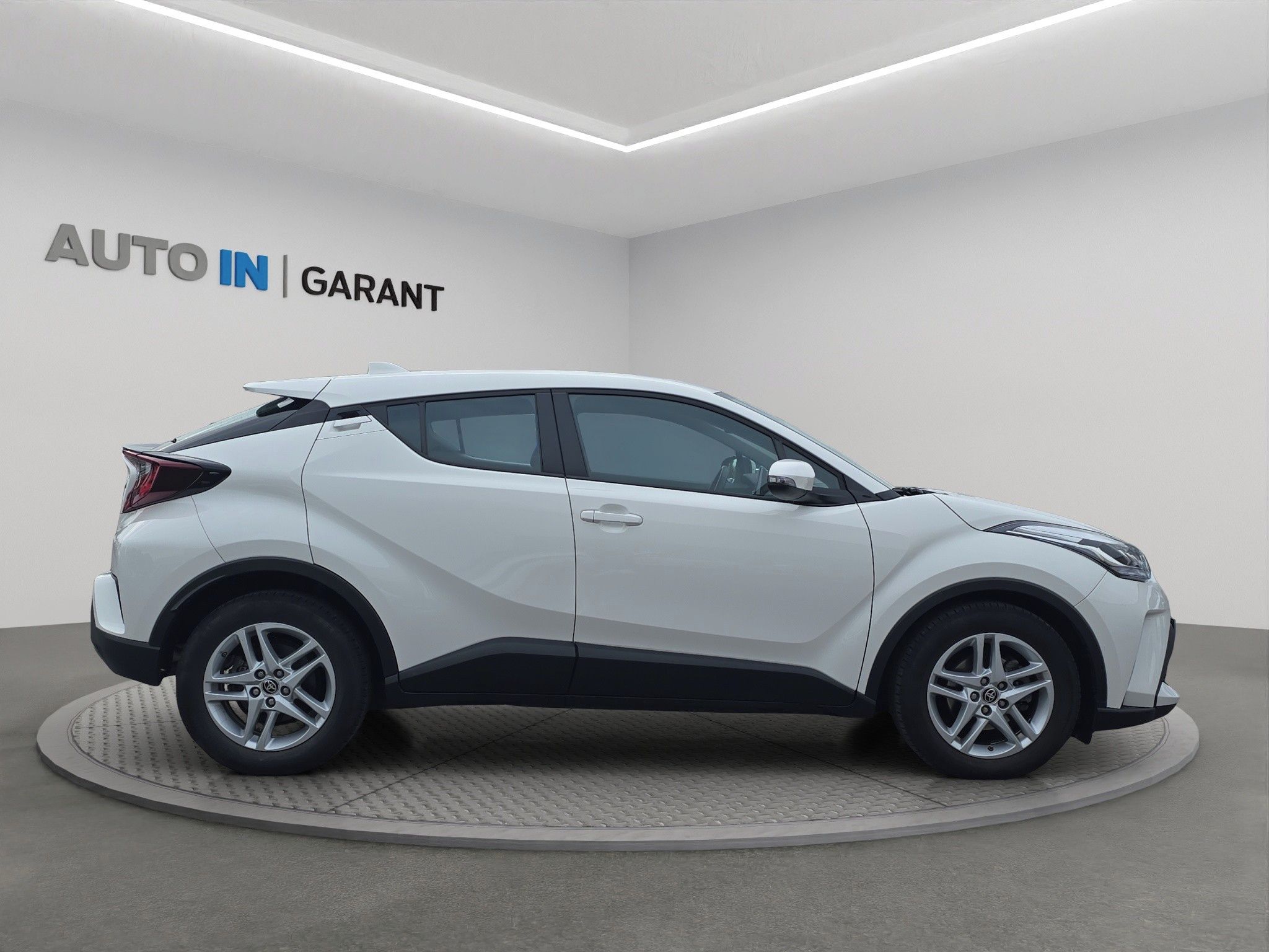 Toyota C-HR, 1.8 e-CTV 72kW, ČR, 1. Maj., S - fotka 4