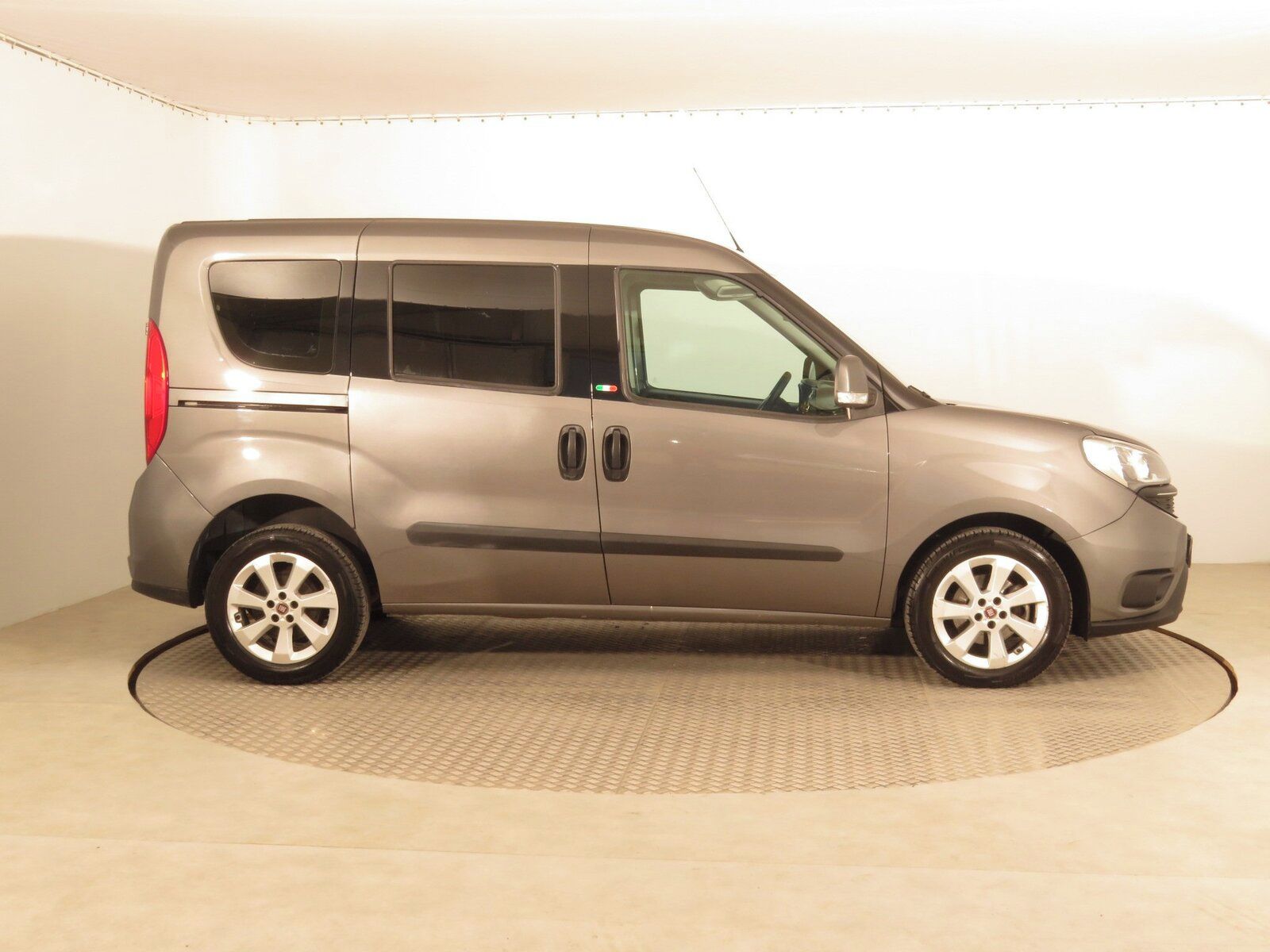 Fiat Dobló, 1.6 MultiJet, 5Míst, ČR - fotka 6