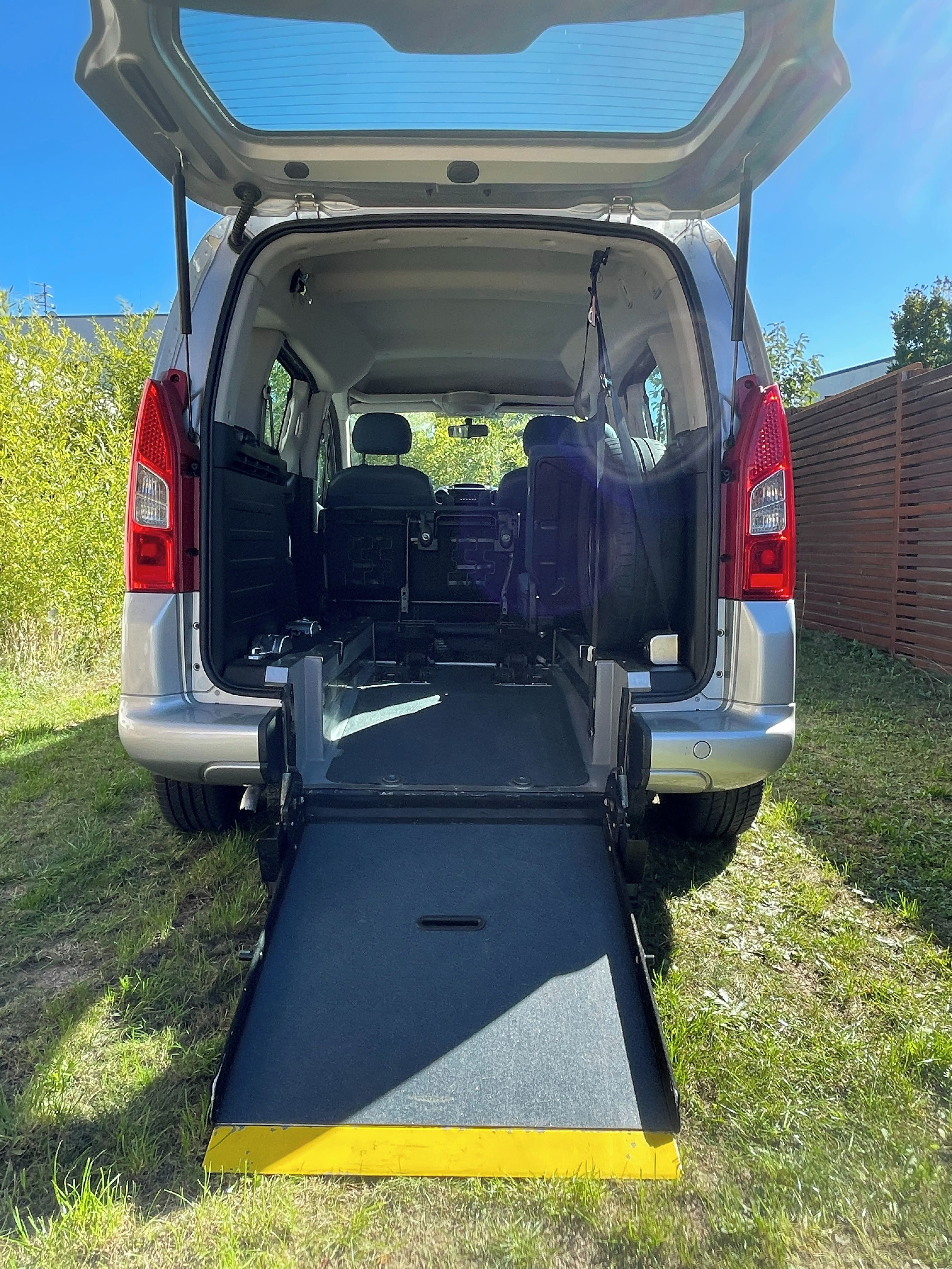Citroën Berlingo, PRO PŘEVOZ VOZÍČKÁŘE - fotka 4