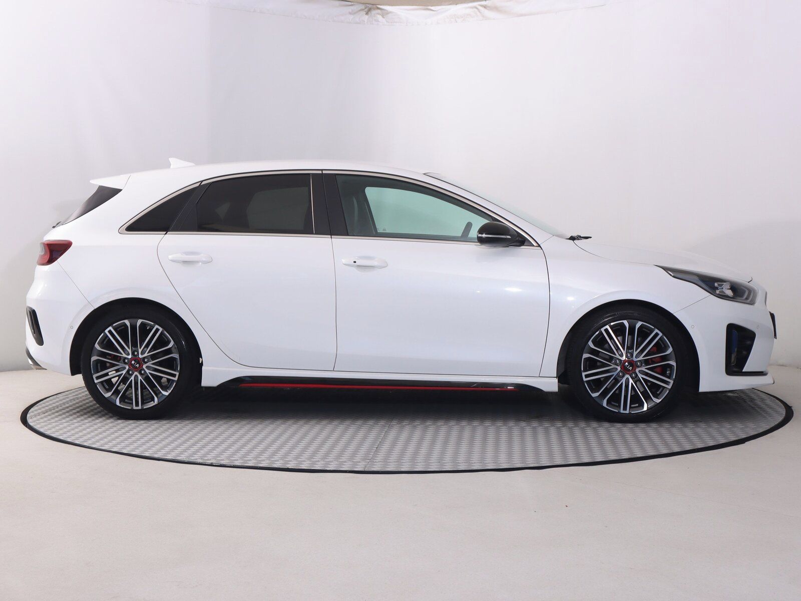 Kia Cee´d, 1.6 T-GDI GT, GT Line, Automat - fotka 6