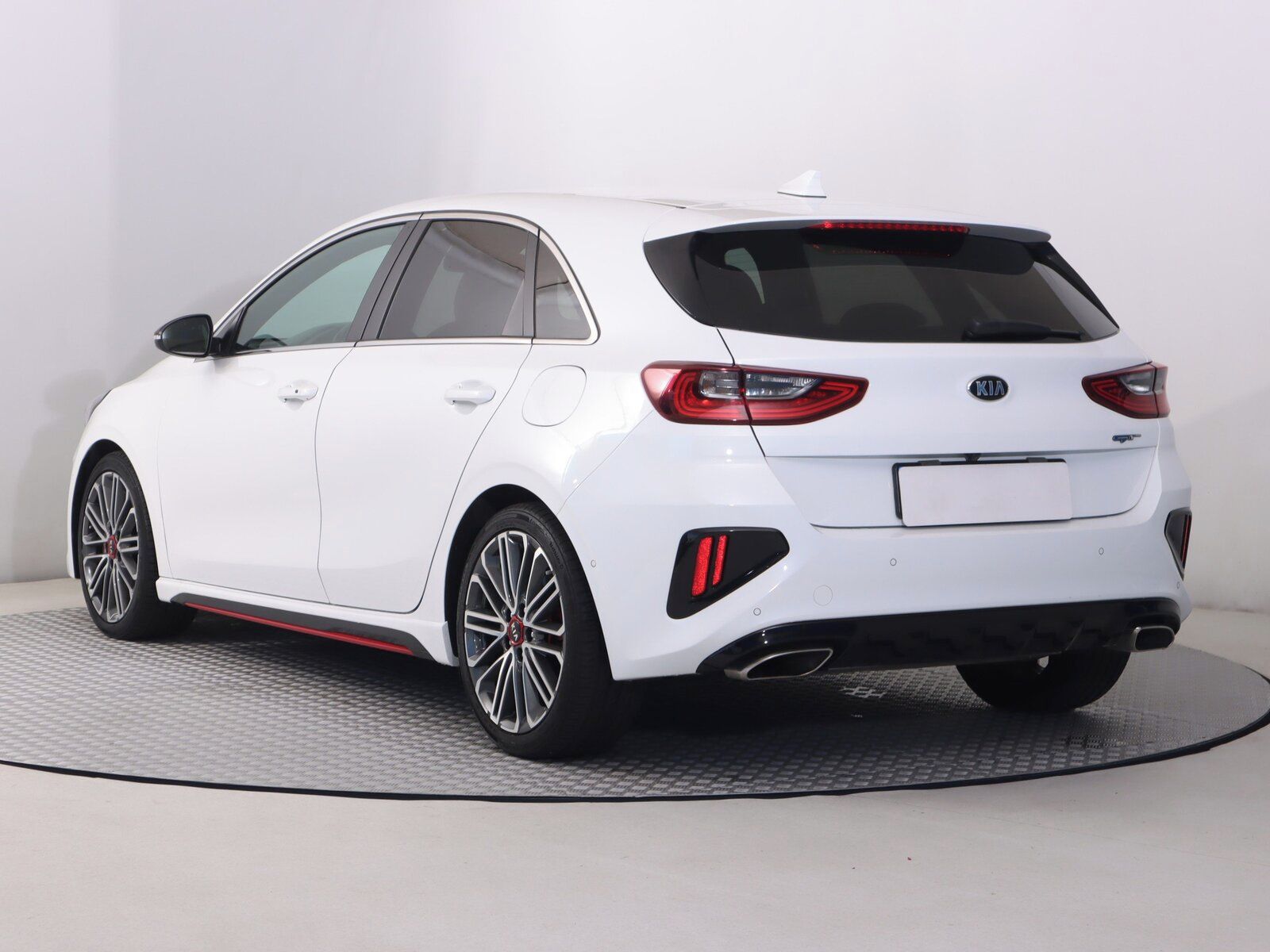 Kia Cee´d, 1.6 T-GDI GT, GT Line, Automat - fotka 4