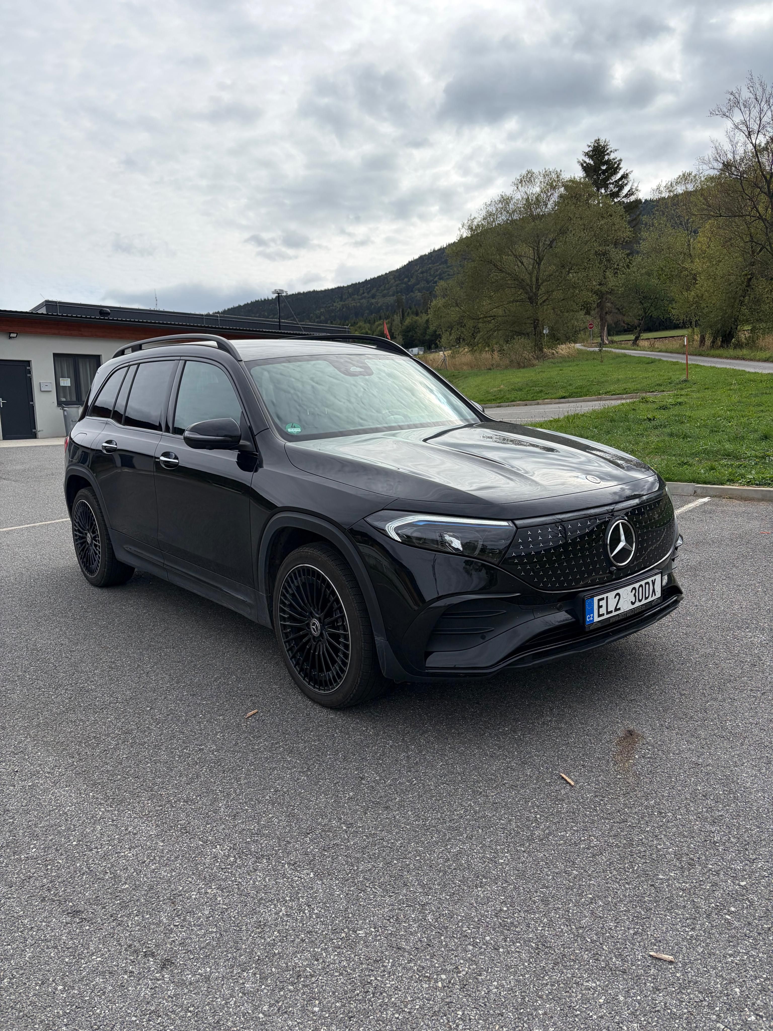 Mercedes-Benz EQB, Mercedes EQB250+ AMG 2025 - fotka 2