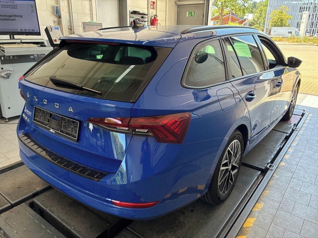 Škoda Octavia, 2,0TDi-85kw-Clever-DSG-ACC - fotka 2