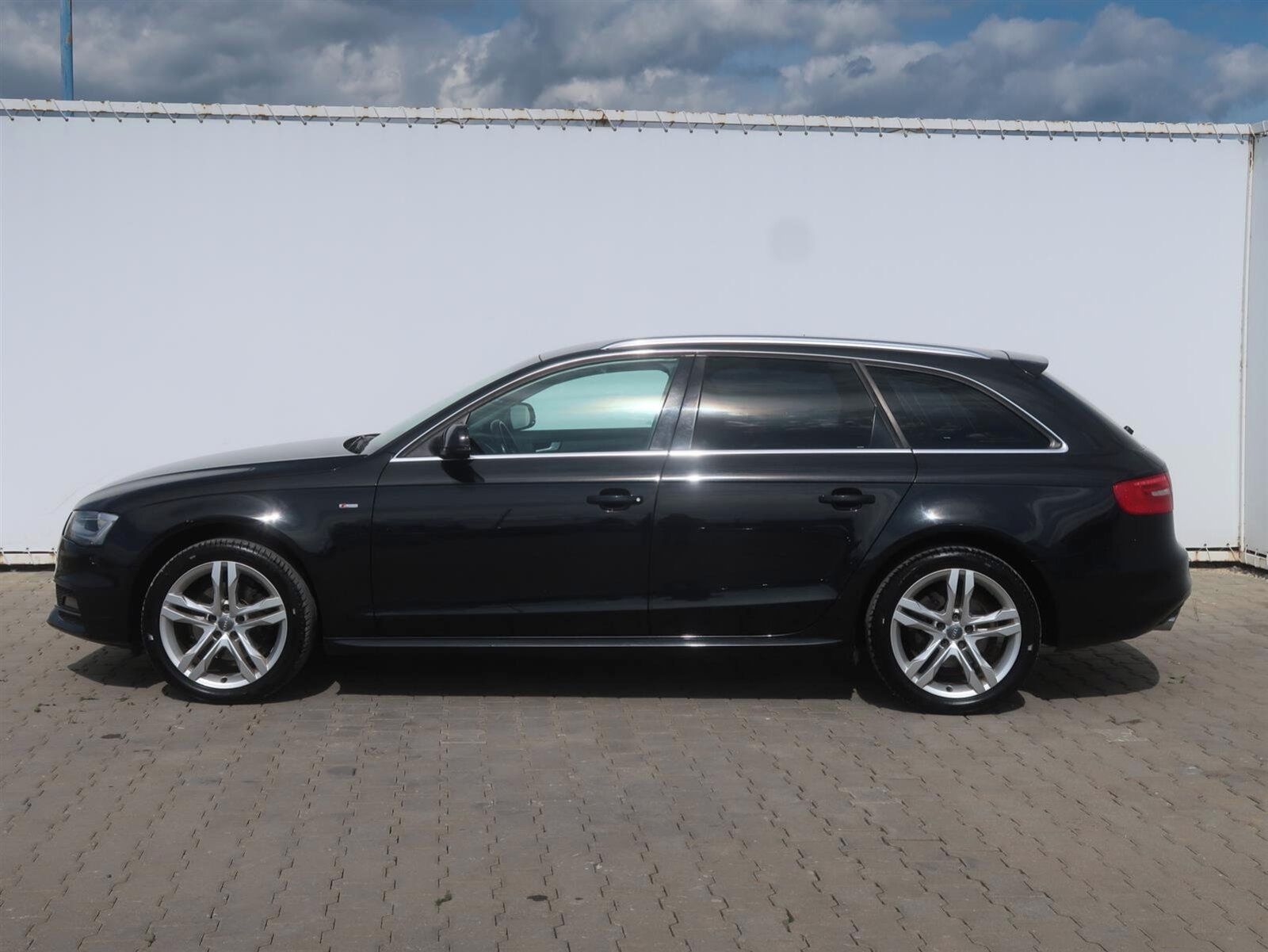 Audi A4, 2.0 TDI, S-Line, Automat - fotka 3