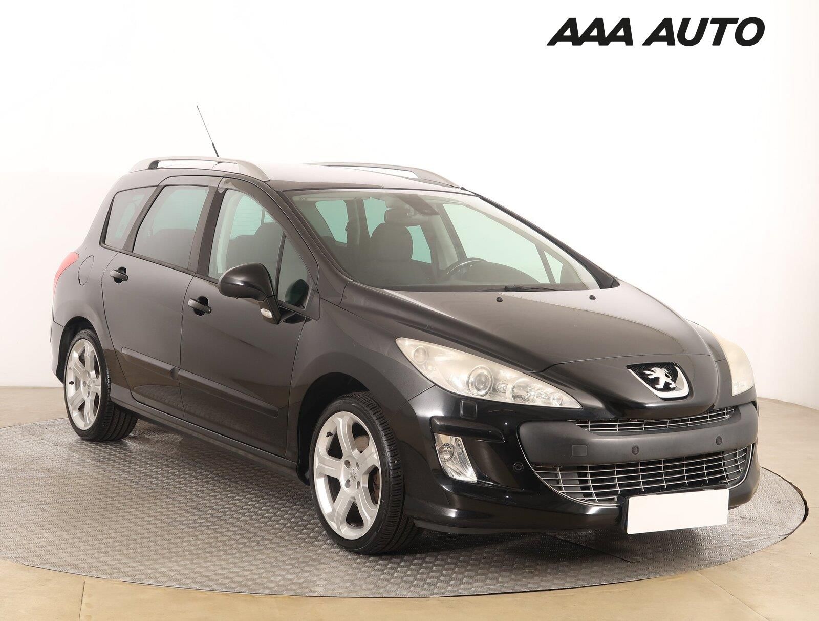 Peugeot 308, 1.6 THP, 7 míst, po STK