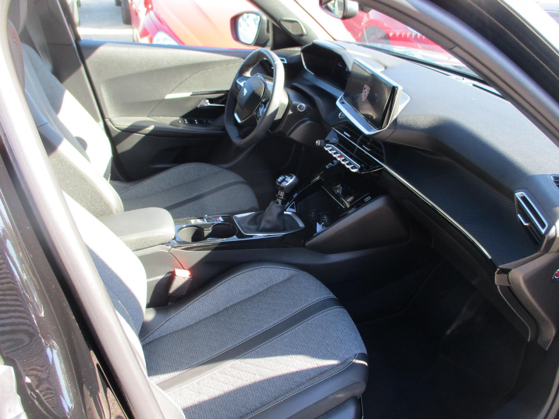 Peugeot 2008, 1,2 Pure Tech - fotka 5