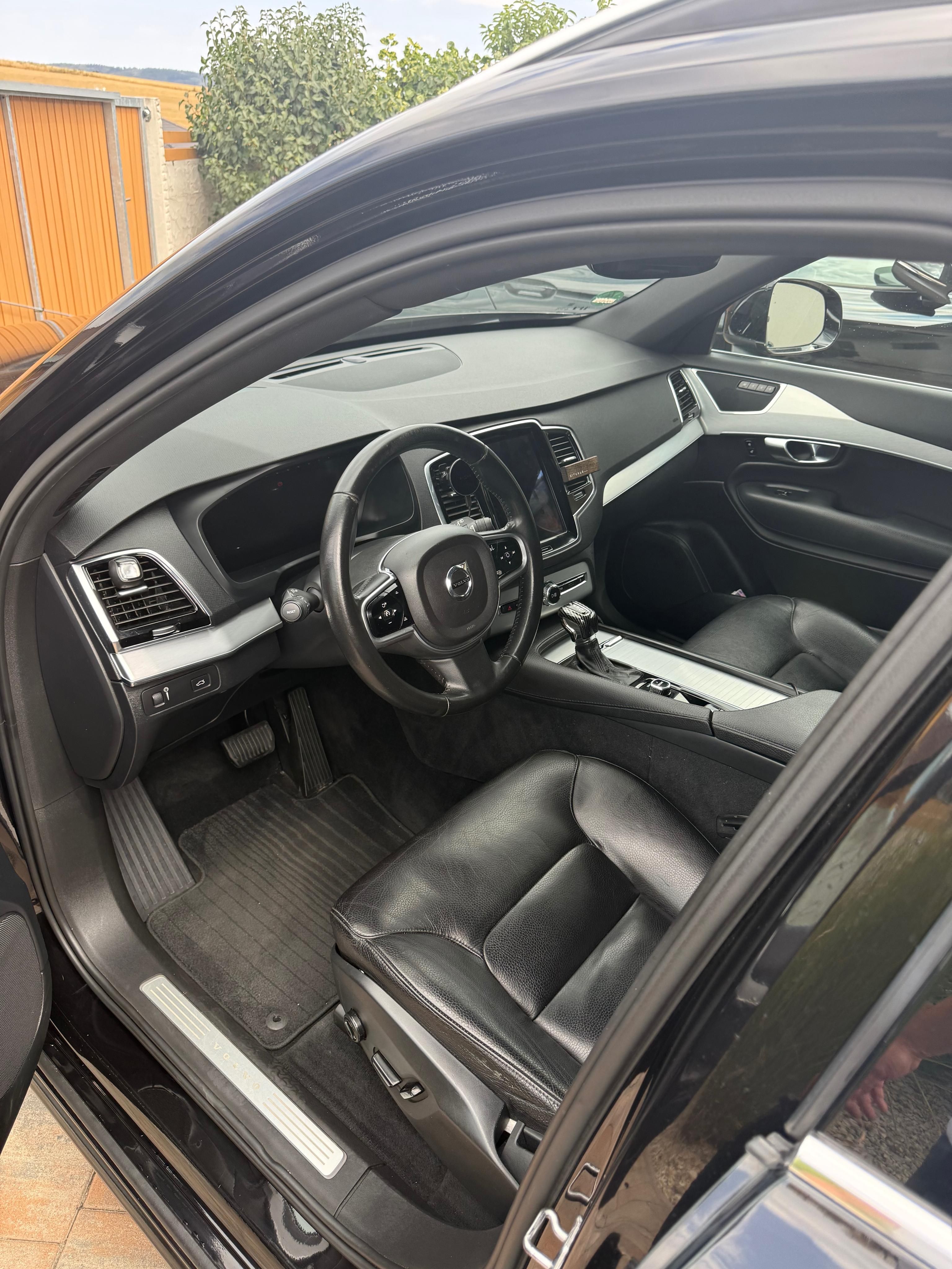 Volvo XC90, 2.0 D5 173 kw - fotka 4