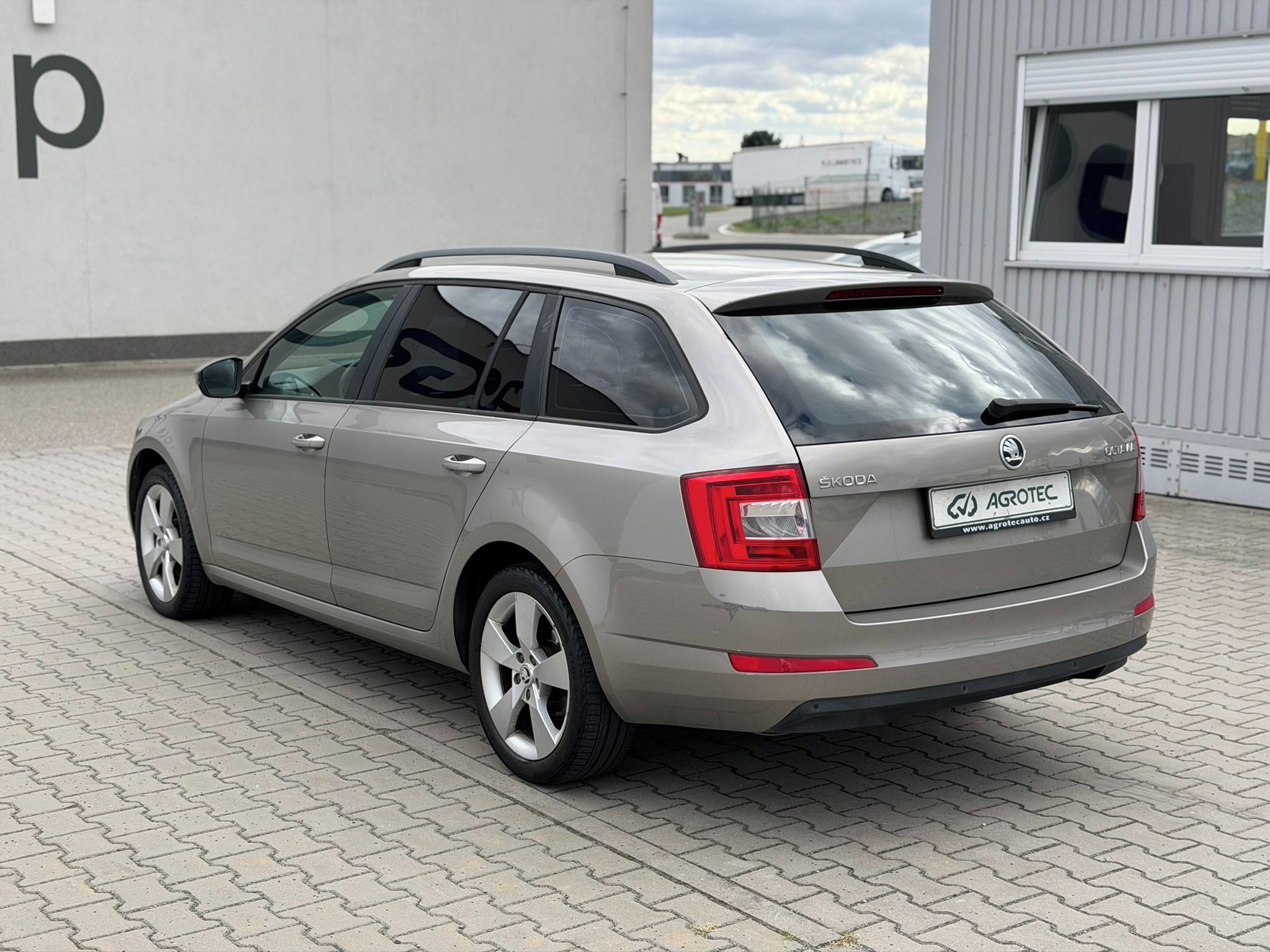 Škoda Octavia, 2.0 TDI 110 kW Elegance Combi - fotka 5
