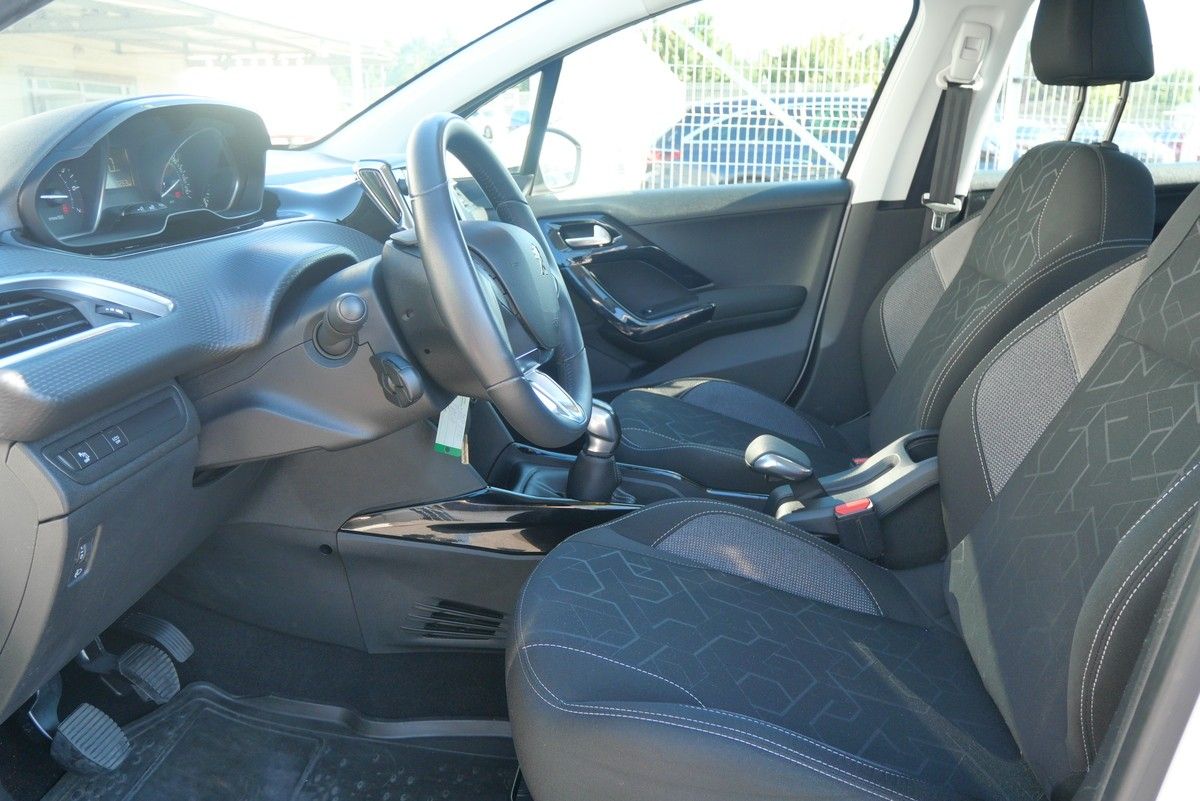 Peugeot 2008, 1.2 PureTech 61 kW Active - fotka 5