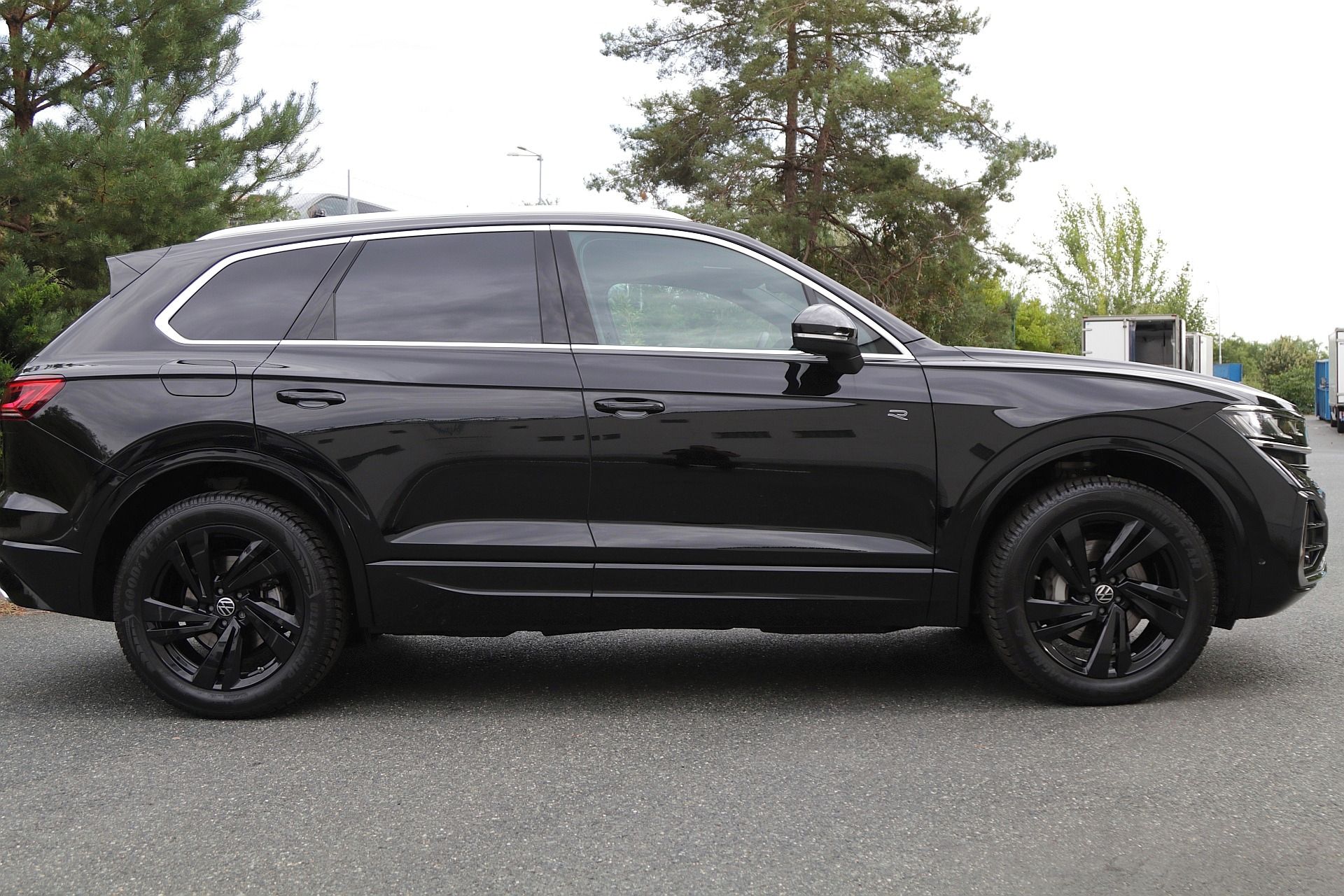 Volkswagen Touareg, R-Line/Masáž/Webasto/TovZár. - fotka 6