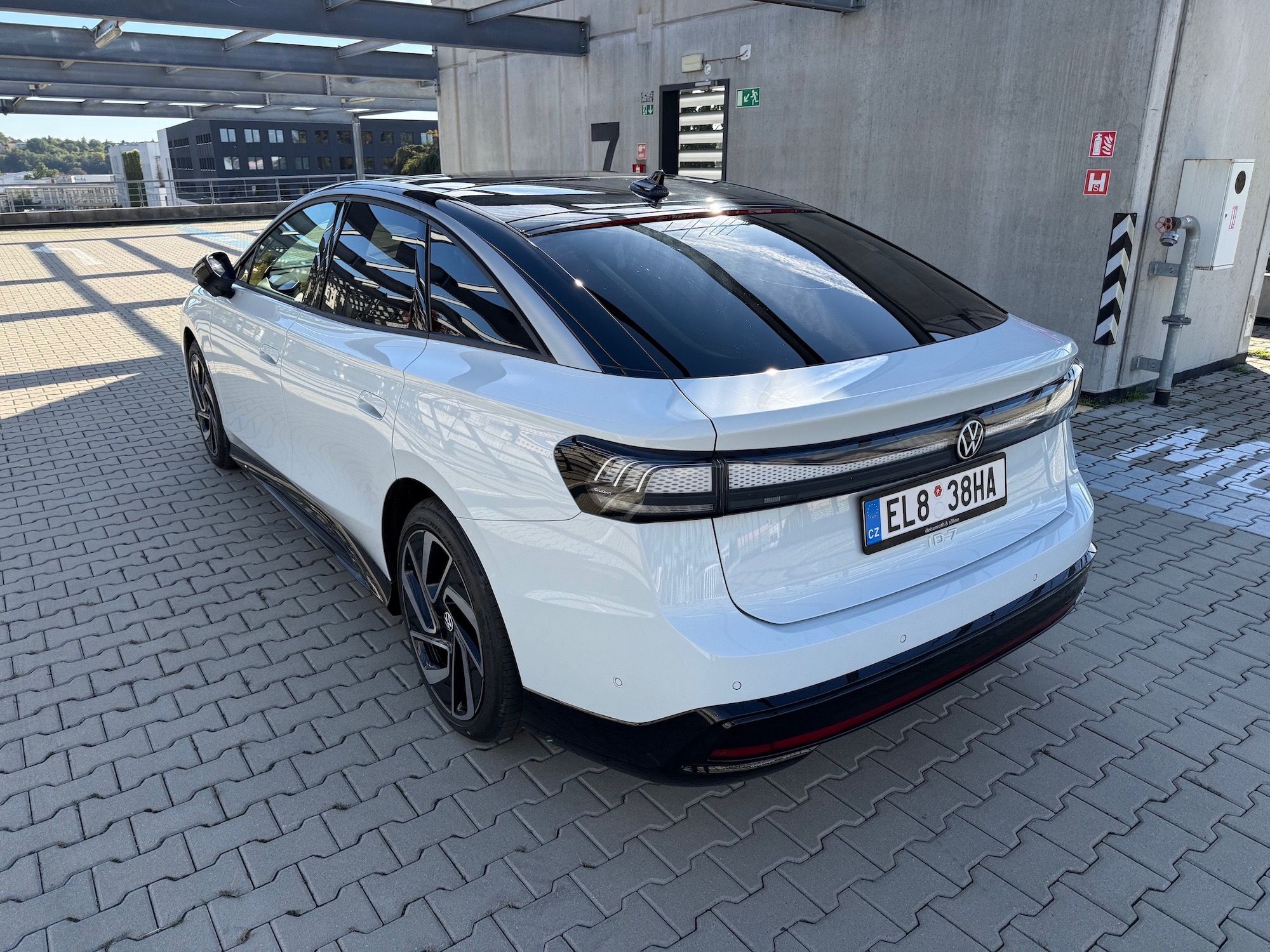 Volkswagen ID.7, ID.7 Pro 210kW (77kWh) - fotka 2