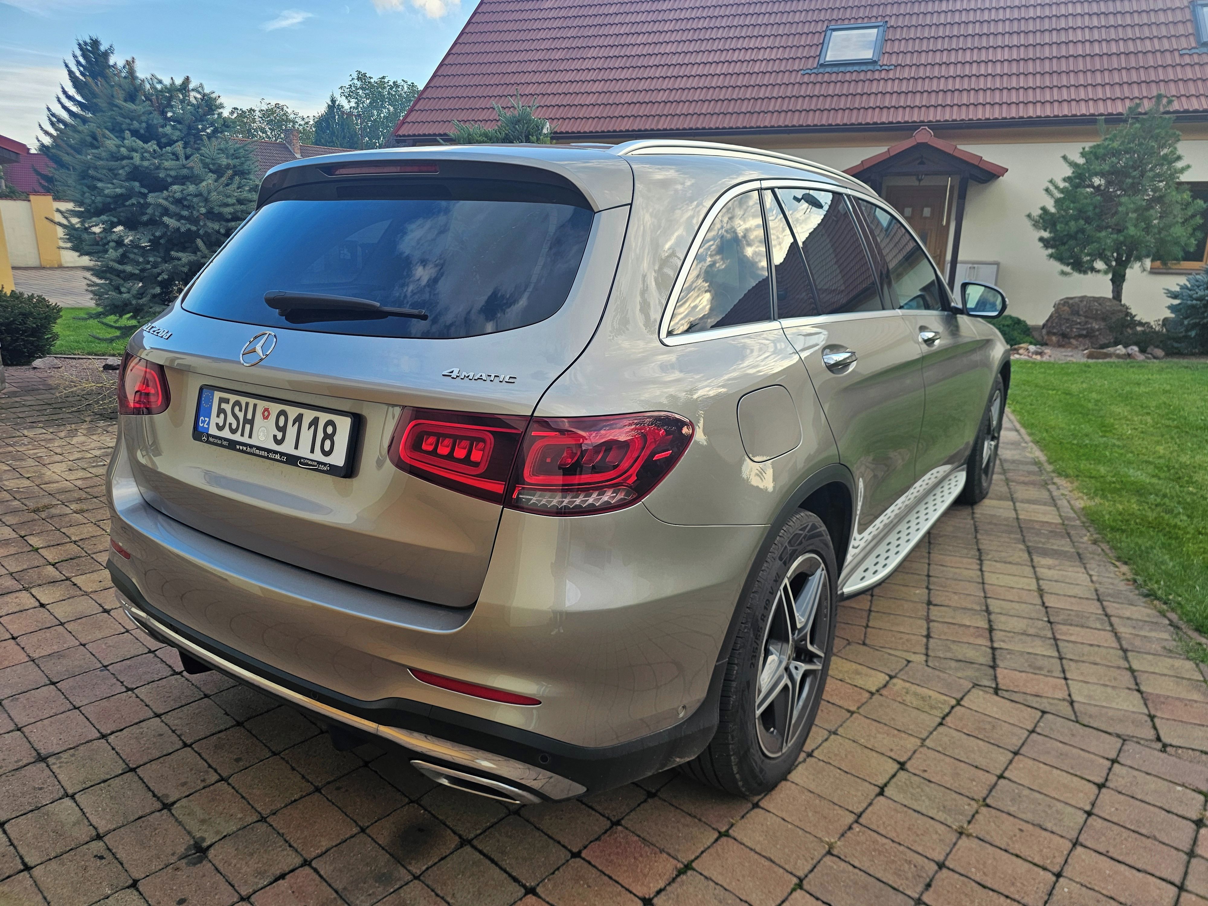 Mercedes-Benz GLC, GLC 220d plny servis,garaž - fotka 3