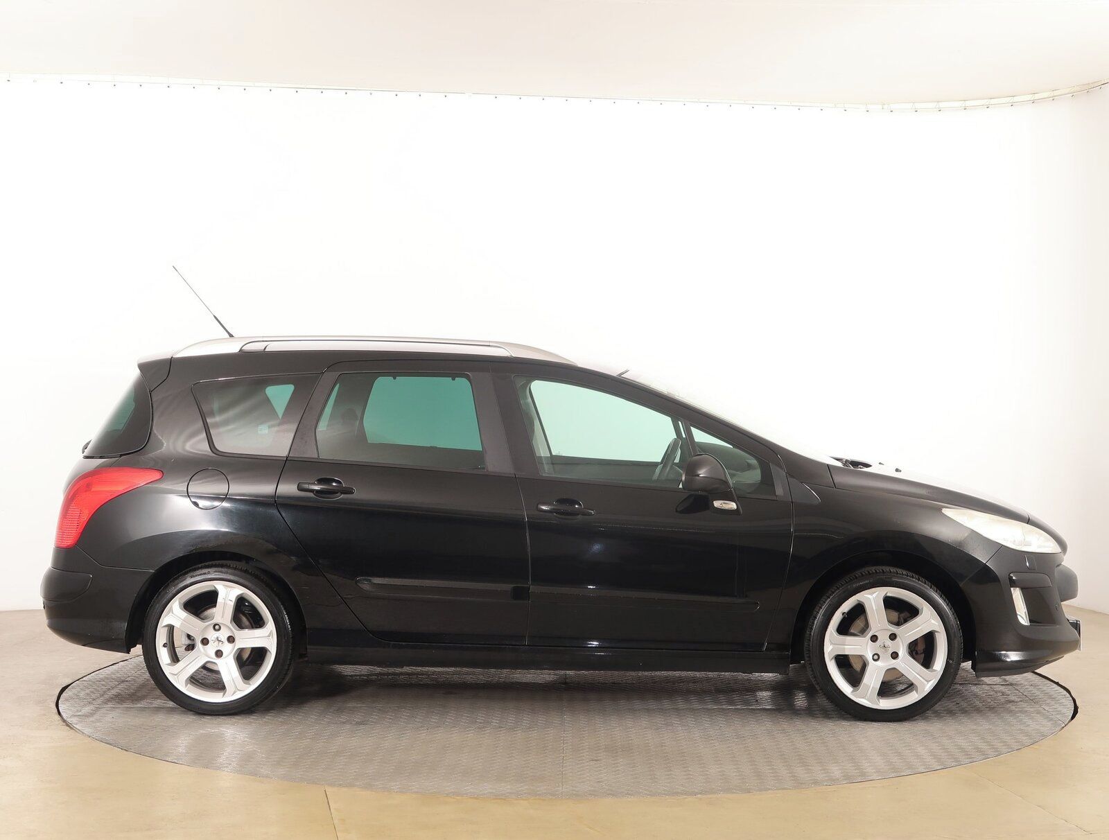 Peugeot 308, 1.6 THP, 7 míst, po STK - fotka 6