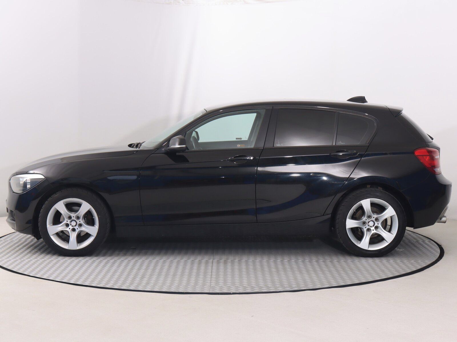 BMW Řada 1, 114d, Serv.kniha - fotka 3
