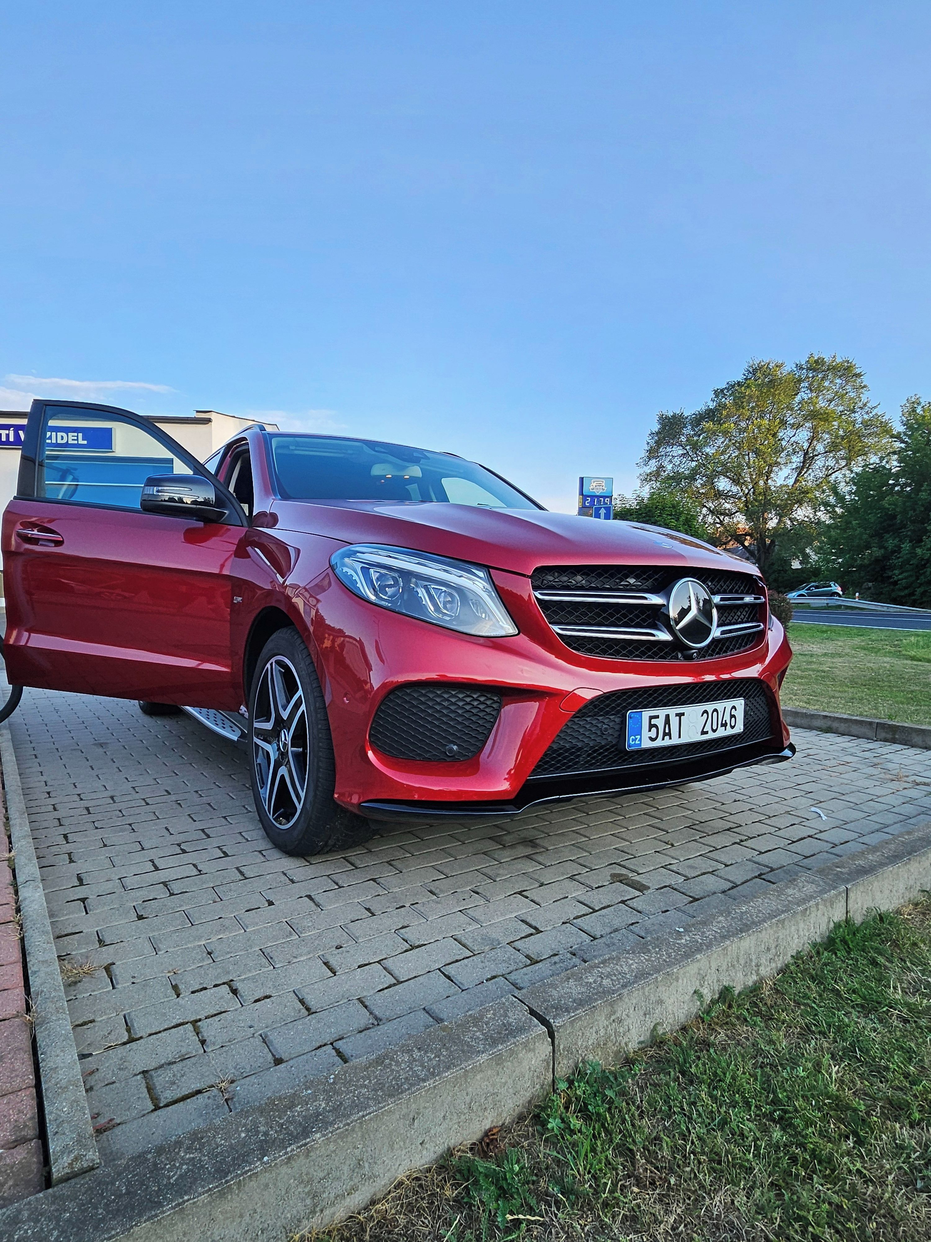 Mercedes-Benz GLE, 43, AMG -Designo, +2. sada kol - fotka 3