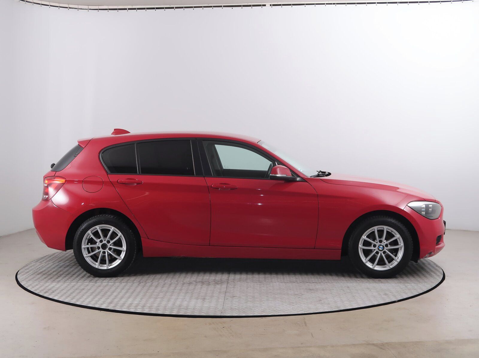 BMW Řada 1, 114i - fotka 6