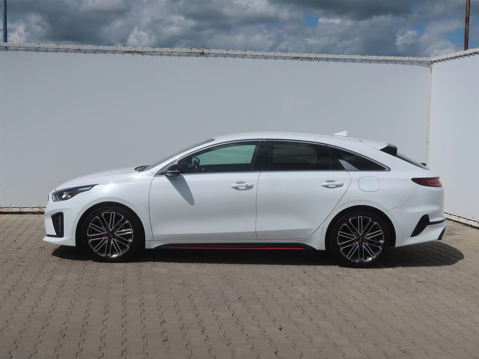 Kia ProCeed, GT 1.6 T-GDI, Automat - fotka 3