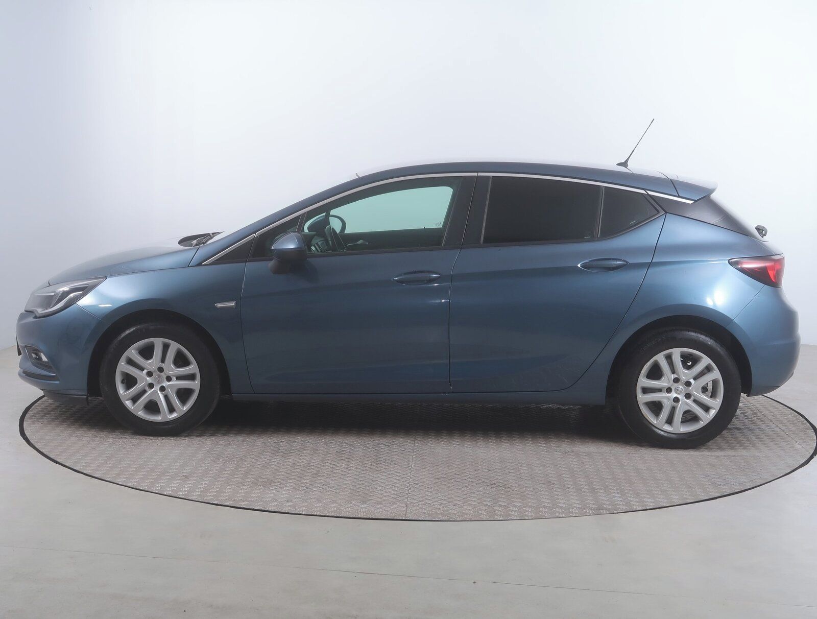 Opel Astra, 1.4 T, Serv.kniha - fotka 3