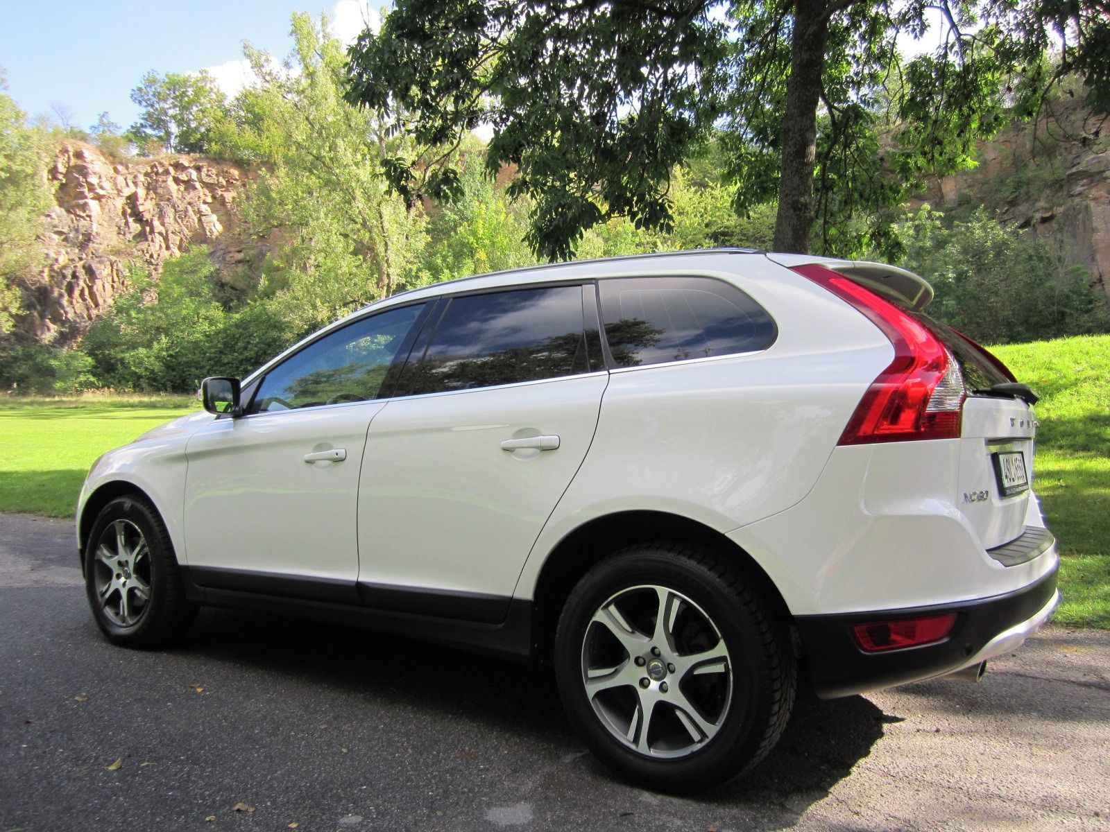 Volvo XC60, 2,4D 120KW  4x4 - fotka 6