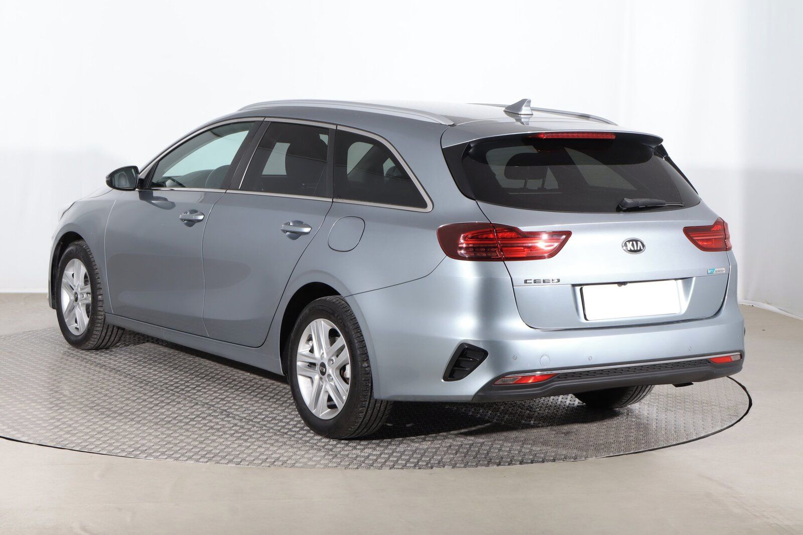 Kia Cee´d, 1.6 CRDi MHEV, Automat - fotka 4