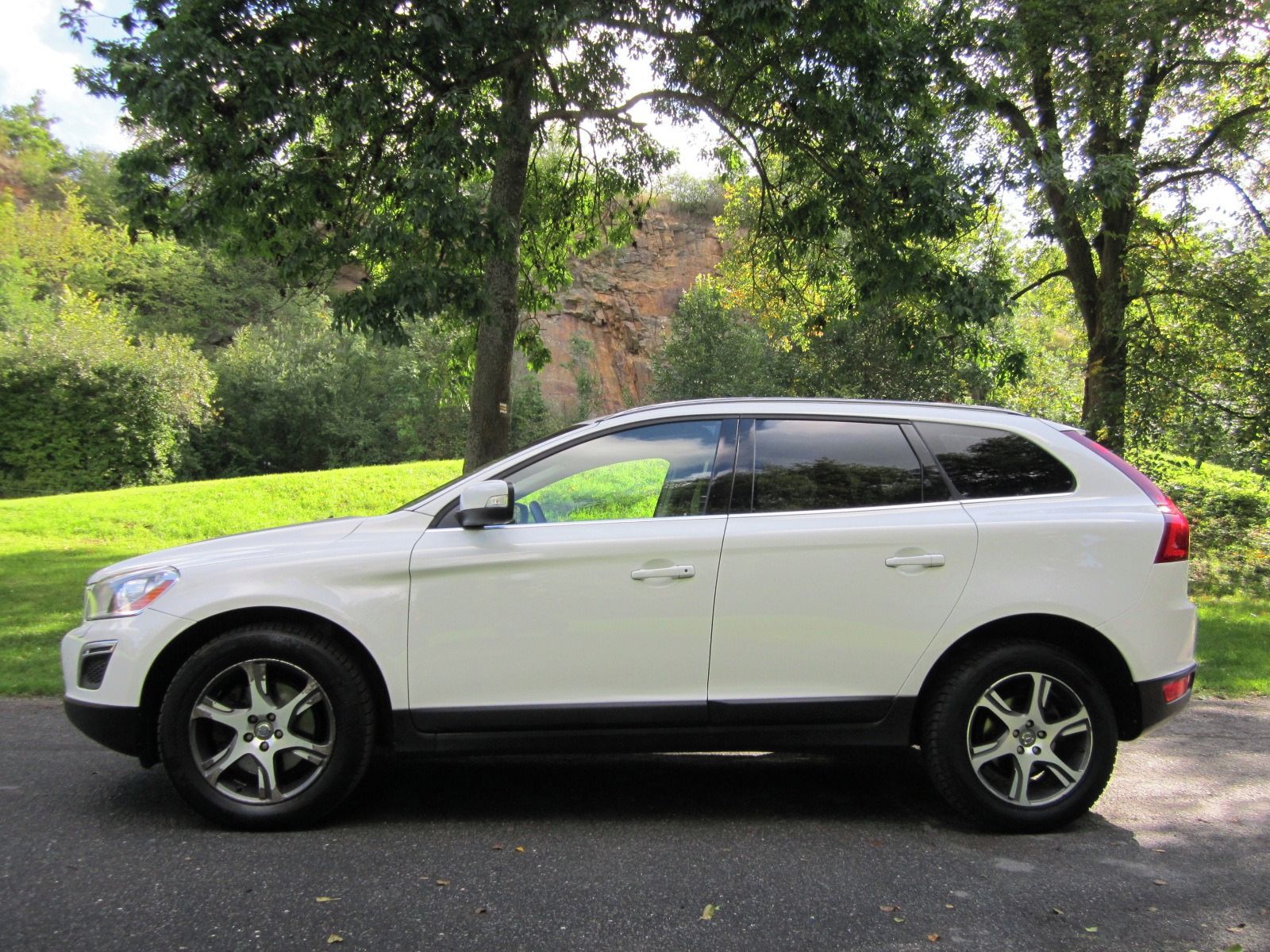 Volvo XC60, 2,4D 120KW  4x4 - fotka 4