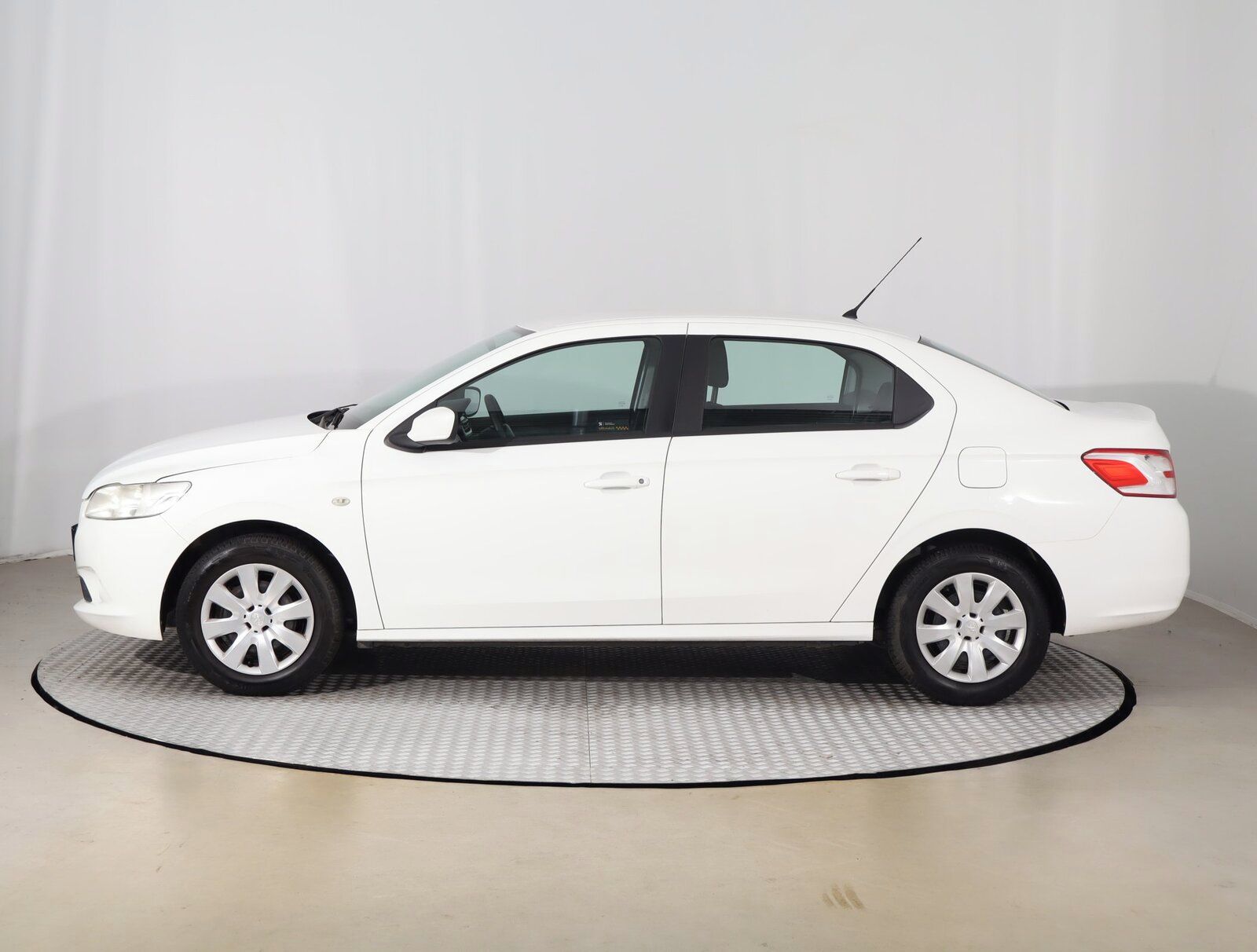 Peugeot 301, 1.2 VTi - fotka 3
