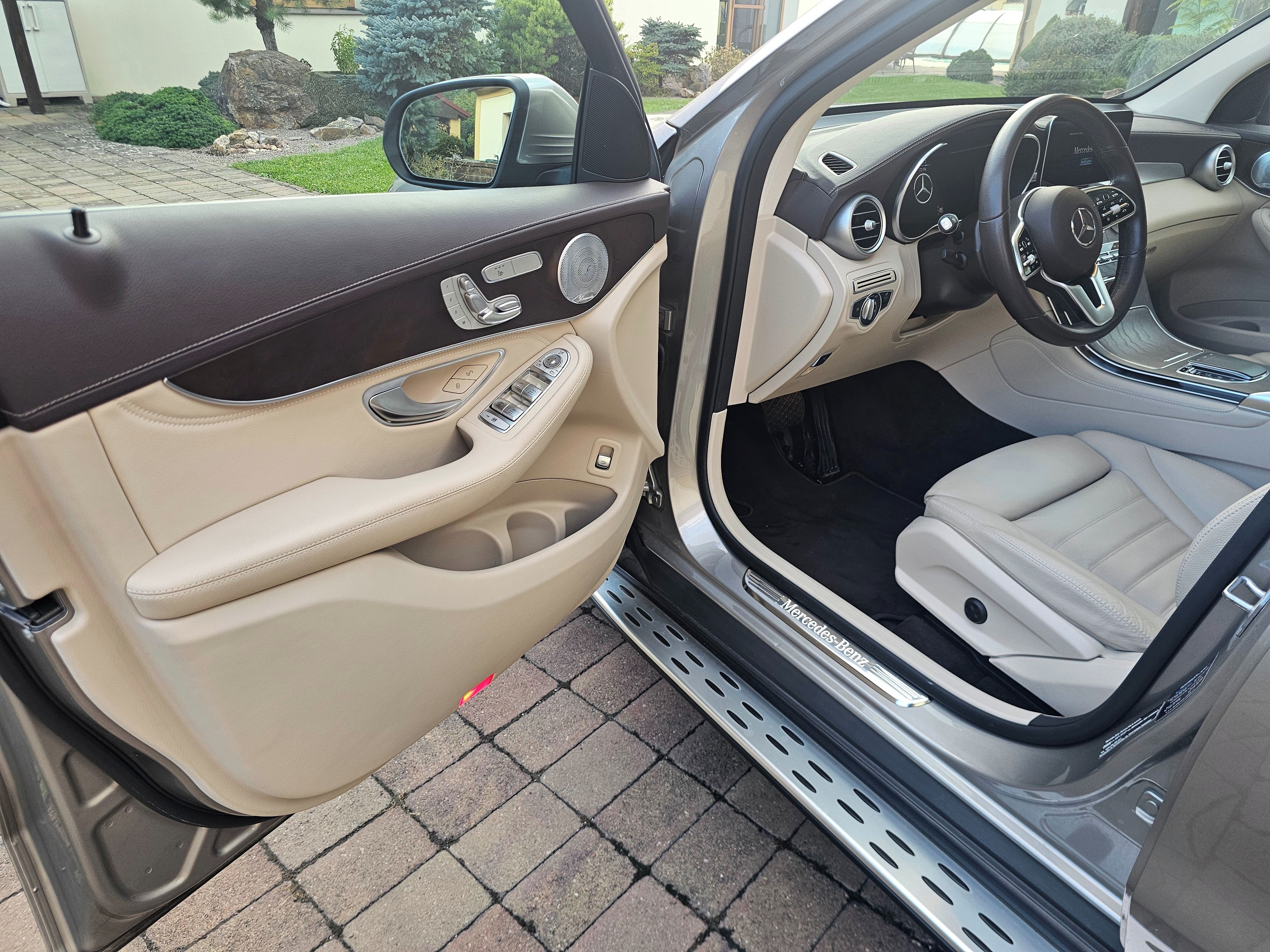 Mercedes-Benz GLC, GLC 220d plny servis,garaž - fotka 4
