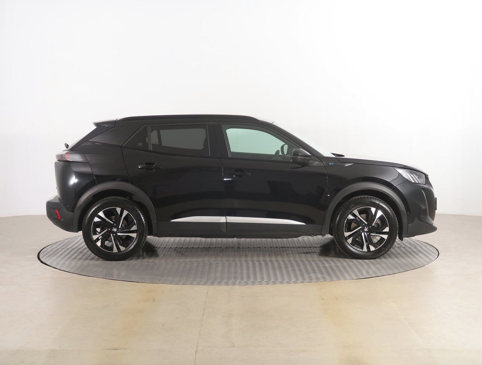 Peugeot 2008, 50 kWh, SoH 100%, GT, Automat - fotka 6