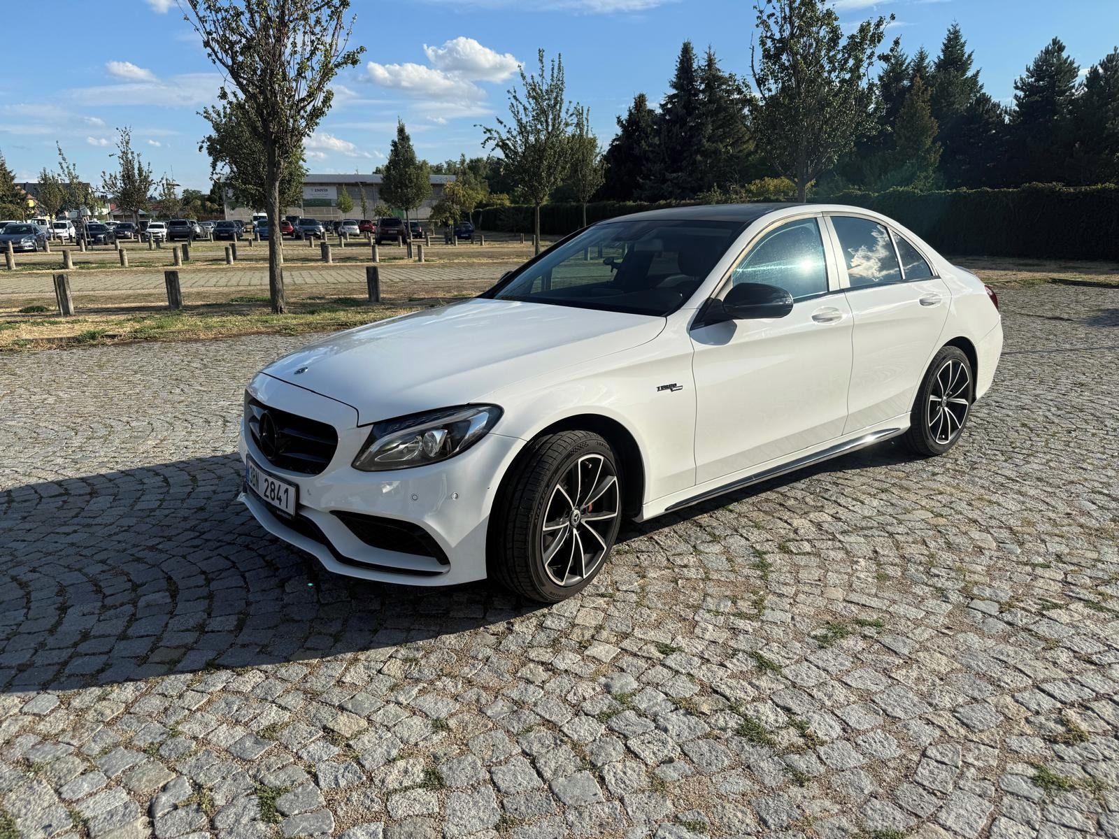 Mercedes-Benz Třídy C, C 220d, AMG paket - fotka 2