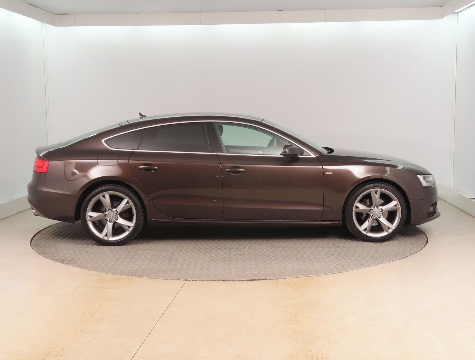 Audi A5, 1.8 TFSI, Automatická klima - fotka 6