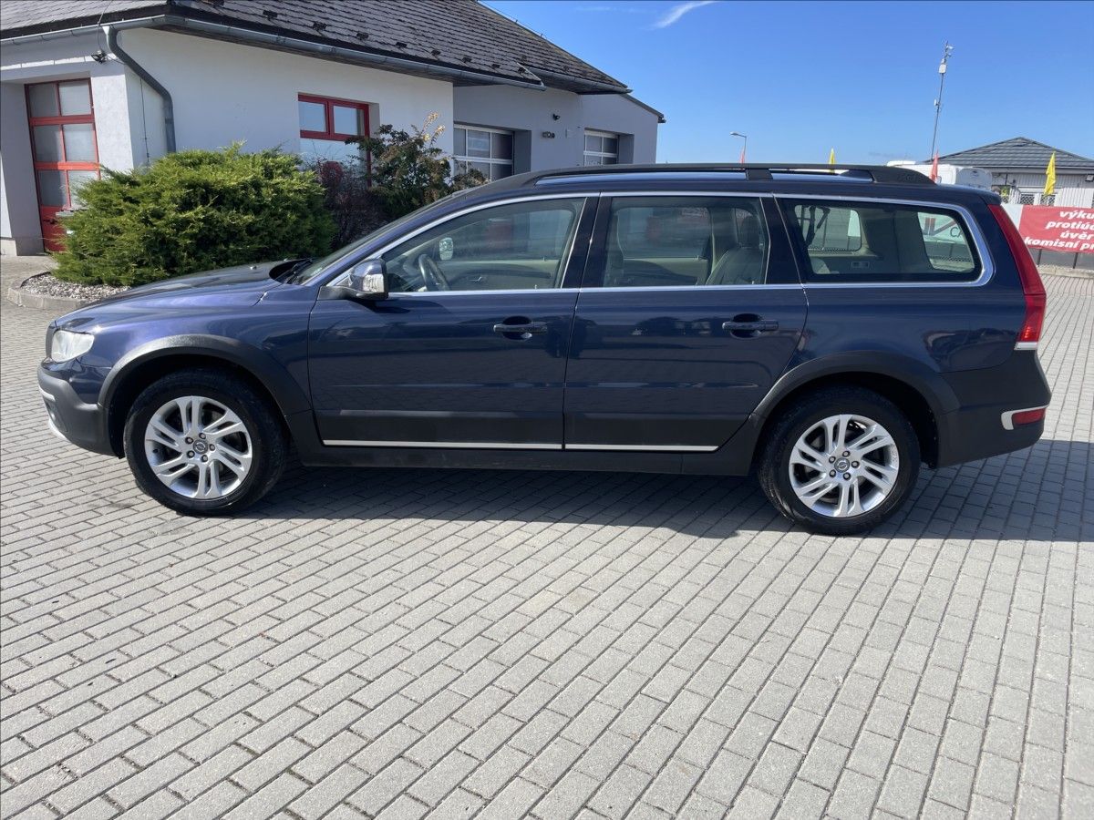 Volvo XC70, 2,4 D4 AWD Geartronic Polar 13 - fotka 2