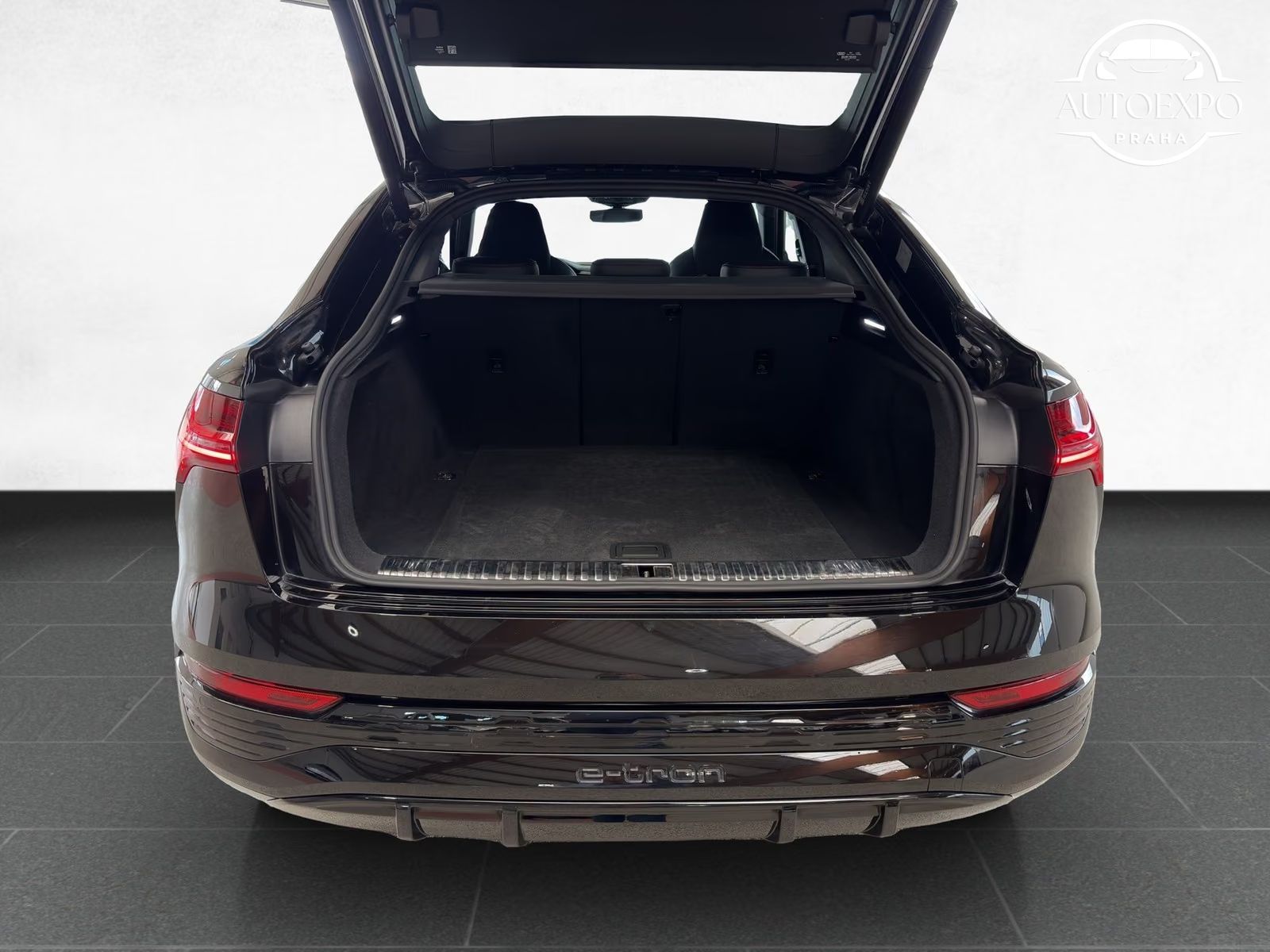 Audi Q8 e-tron, Sportback 55 S line quattro* - fotka 6