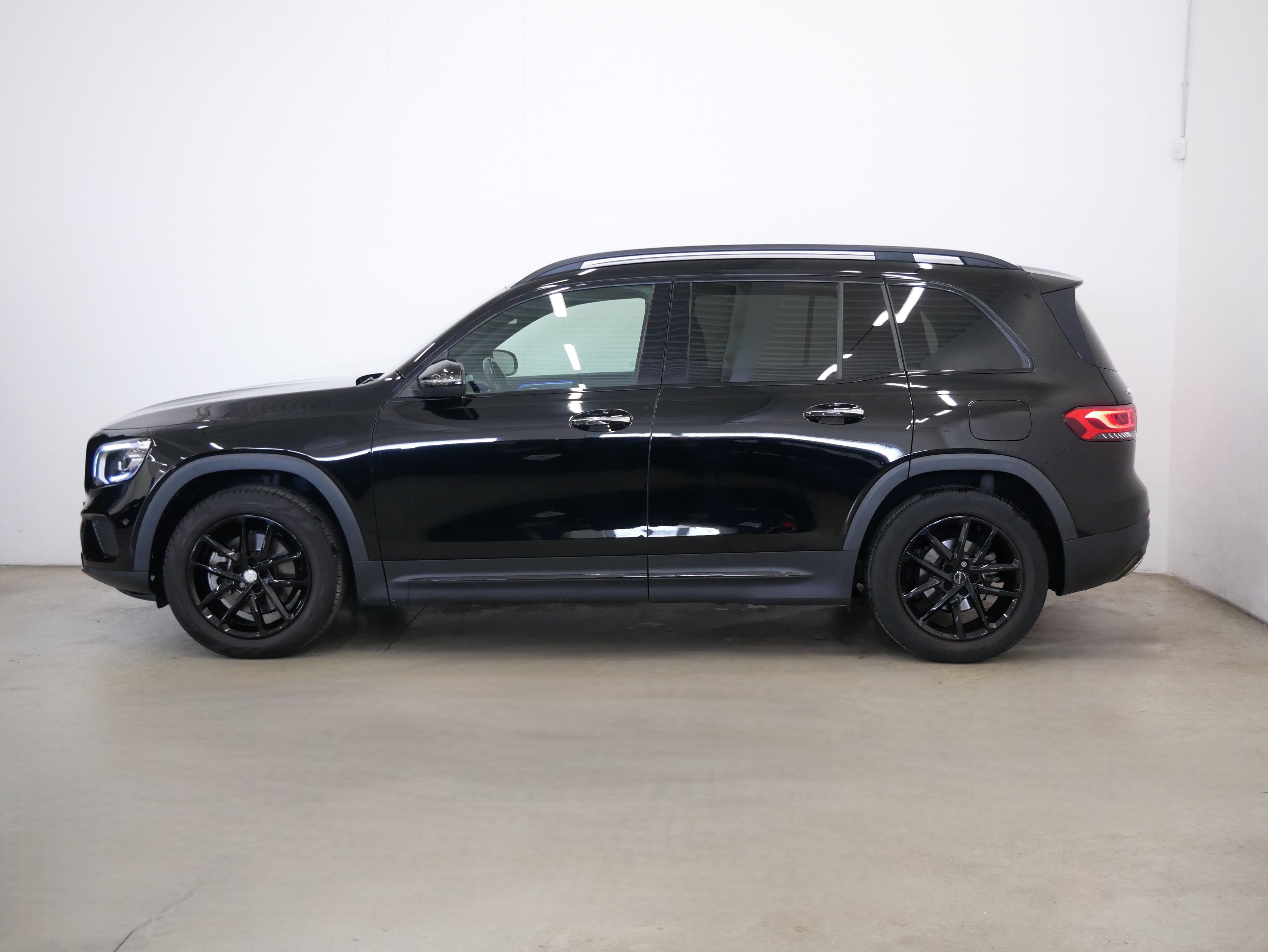 Mercedes-Benz GLB, 200 D 4 Matic Progressive - fotka 3