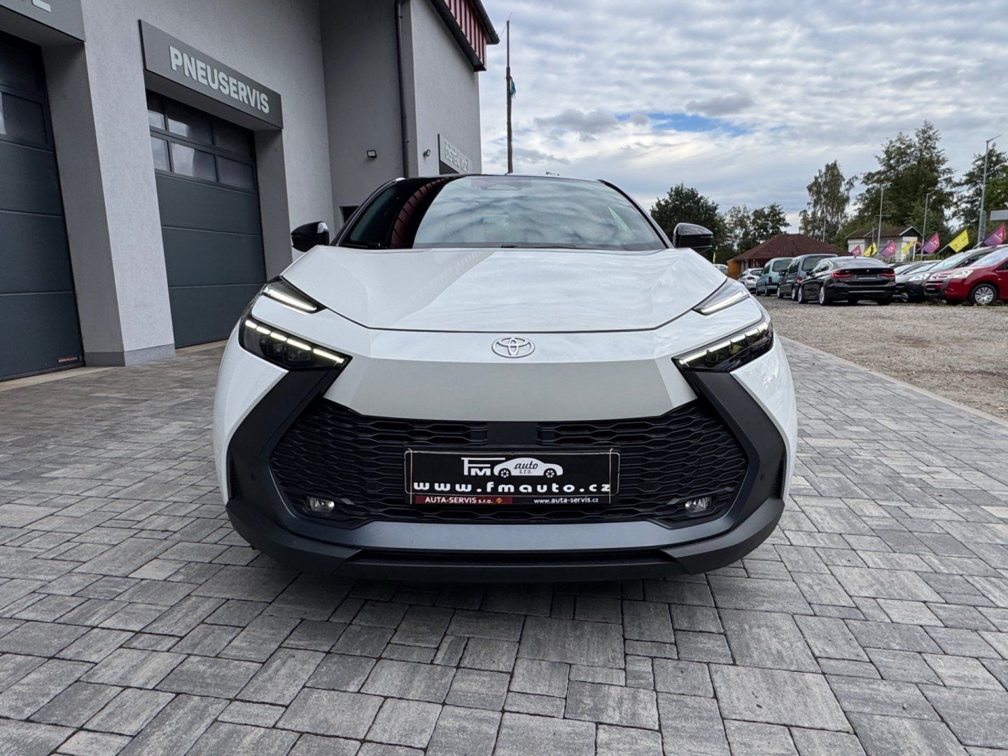 Toyota C-HR, 1.8 Hybrid 140k Executive - fotka 3