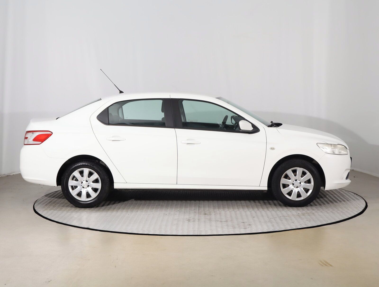 Peugeot 301, 1.2 VTi - fotka 6