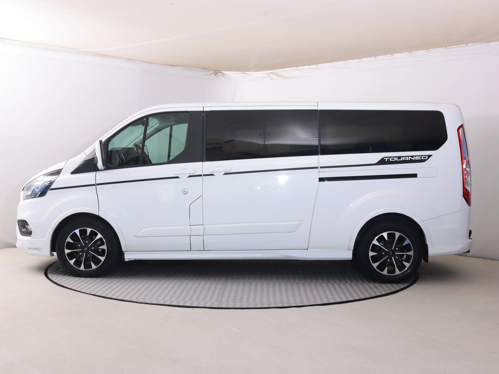 Ford Tourneo Custom, 2.0 EcoBlue, Sport, DPH - fotka 3