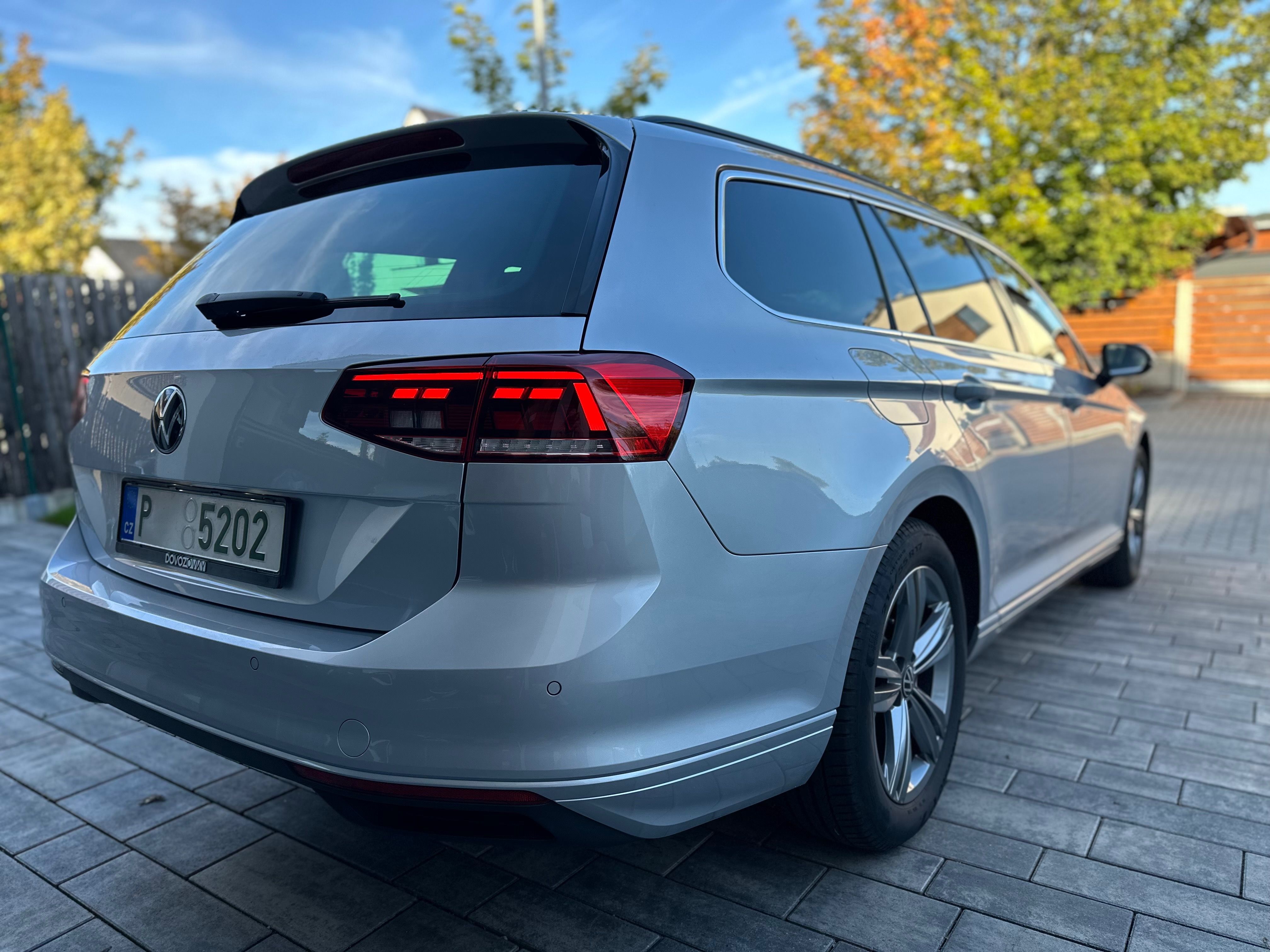 Volkswagen Passat, FullLED, černá stropnice 110KW - fotka 2