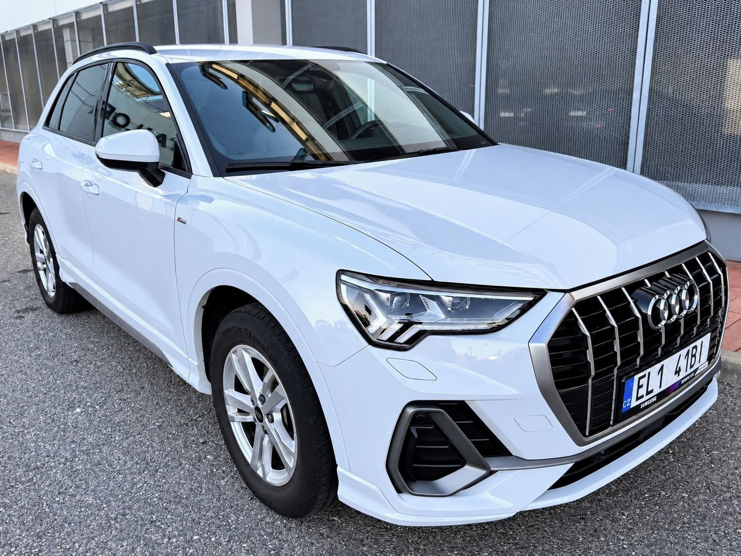 Audi Q3, 45 TFSI E S-Line Matrix - fotka 4