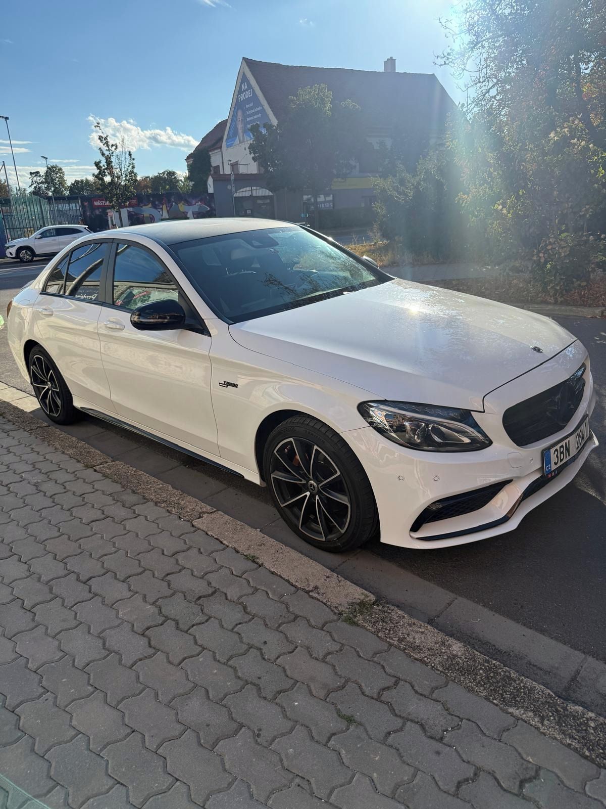 Mercedes-Benz Třídy C, C 220d, AMG paket - fotka 4