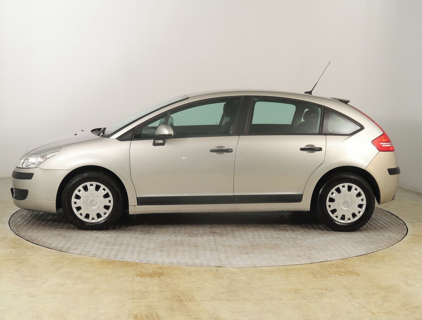 Citroën C4, 1.4 16V, po STK - fotka 3