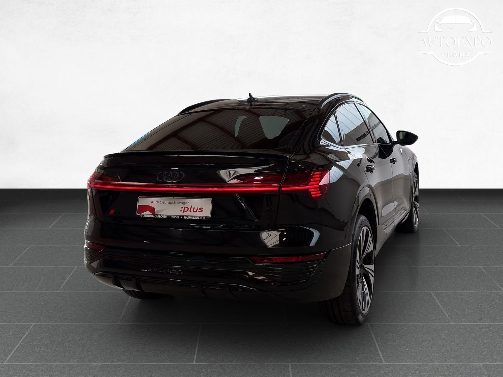 Audi Q8 e-tron, Sportback 55 S line quattro* - fotka 2