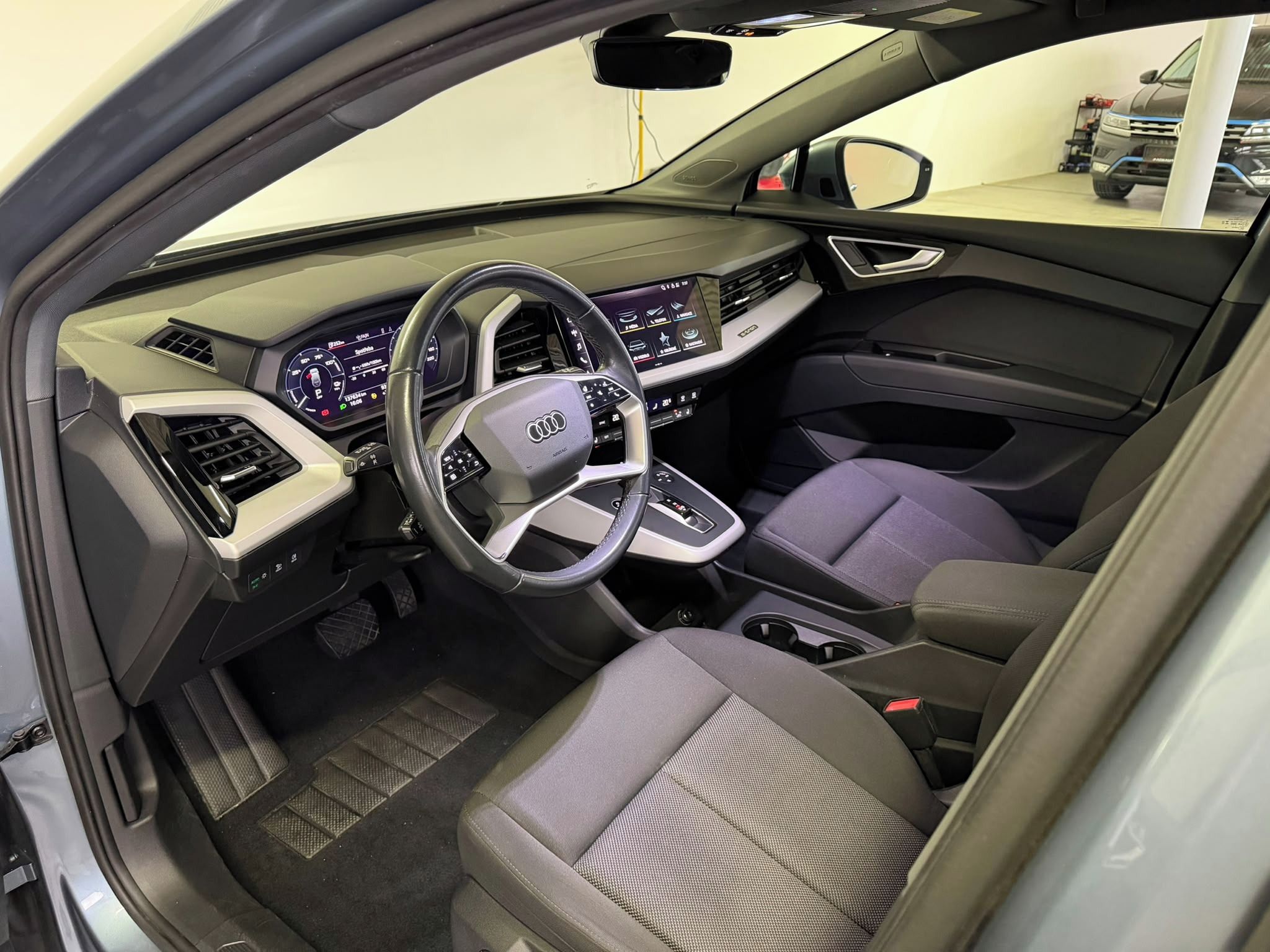Audi Q4, 4x4, 220KW, TČ, MATRIX - fotka 5
