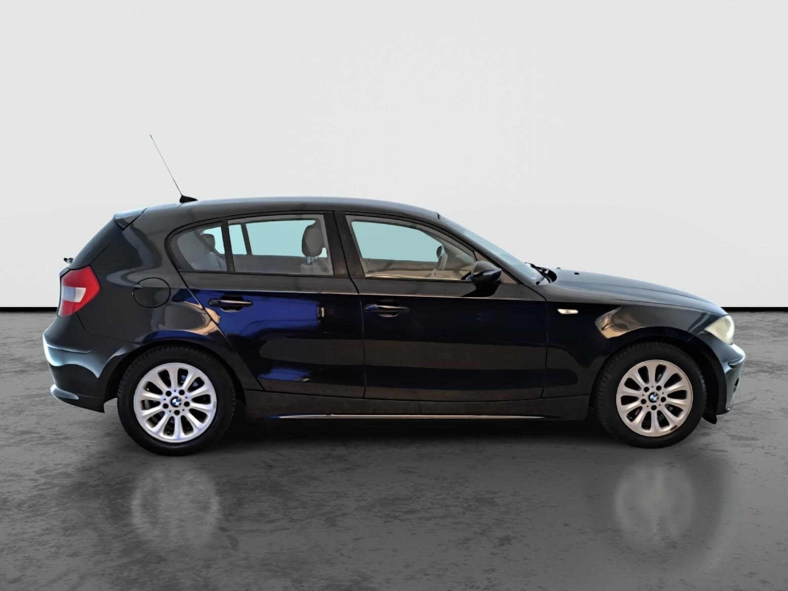BMW Řada 1, 116i, po STK, zamluveno - fotka 6