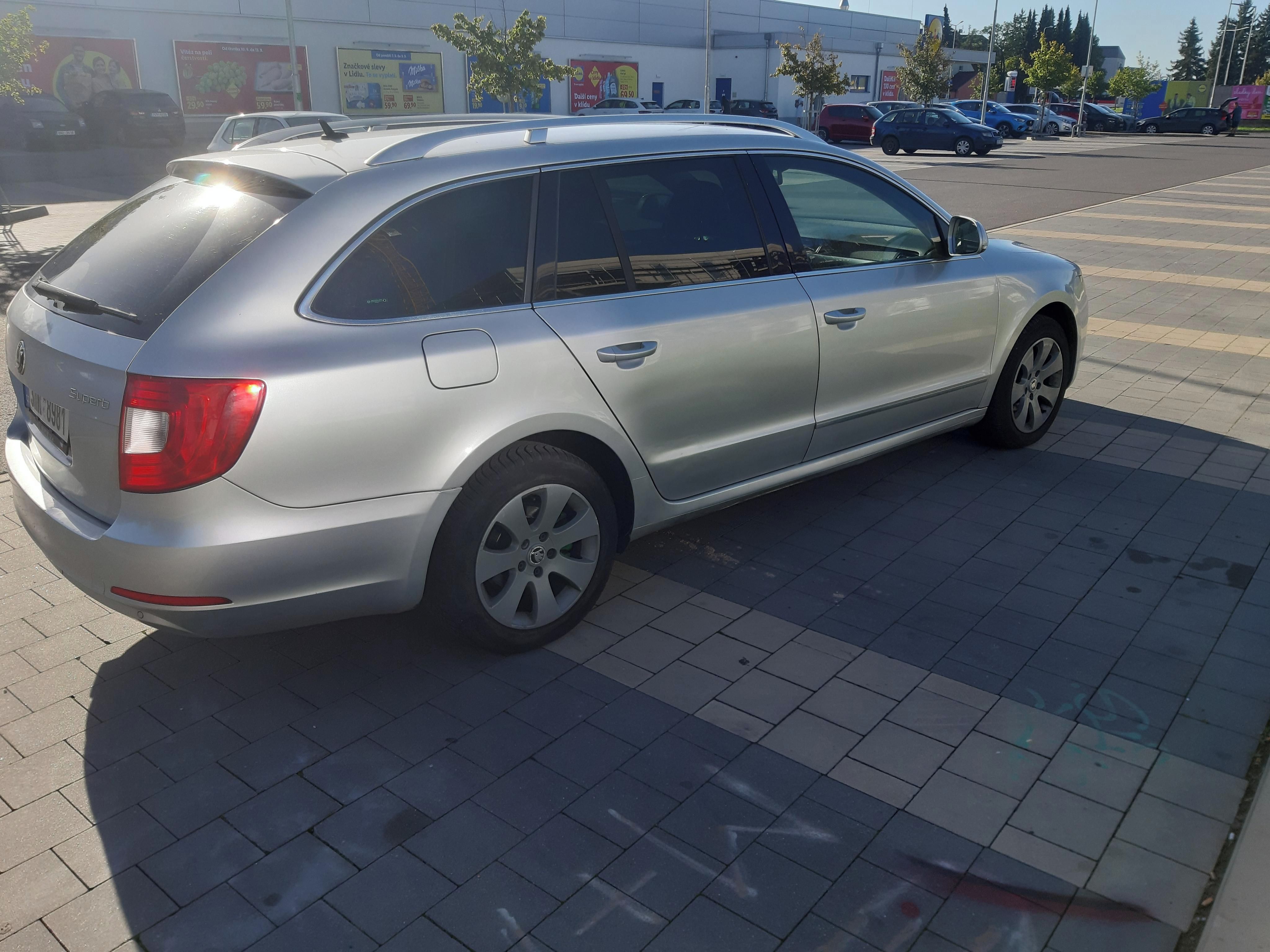 Škoda Superb, 2,0TDI 103KW STK do 9/27 - fotka 6