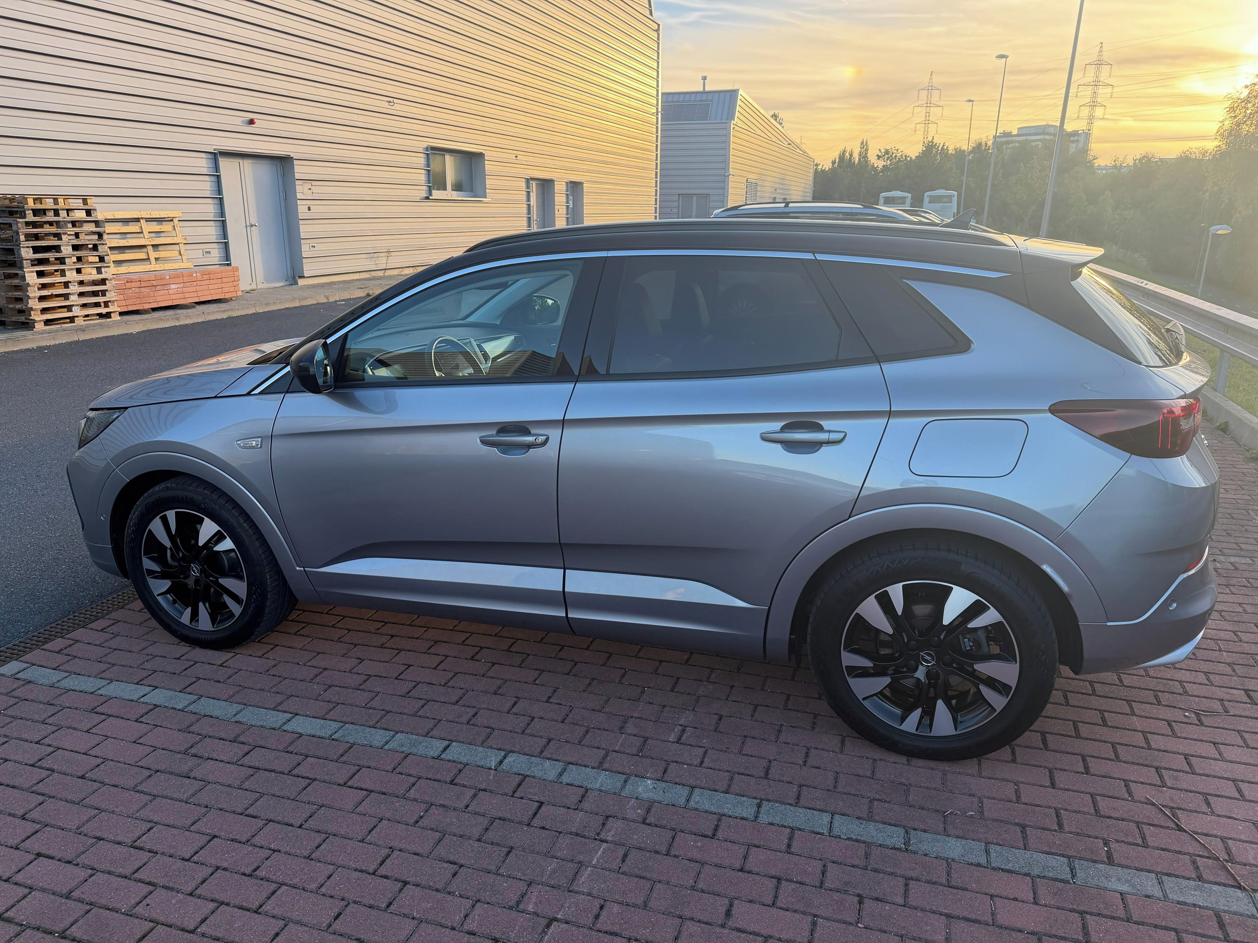 Opel Grandland, 1.6 PHEV Ultimate 4x4 - fotka 4